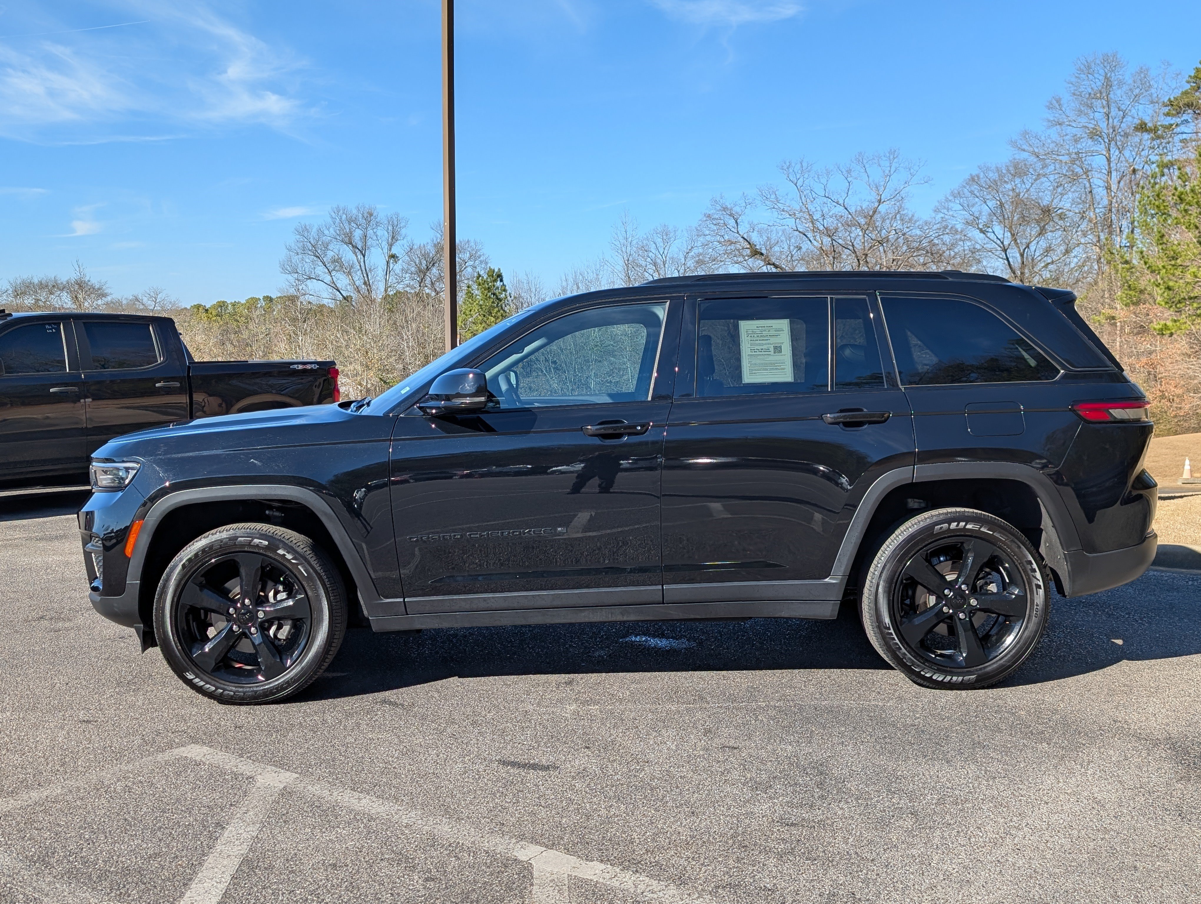 Used 2023 Jeep Grand Cherokee Altitude RWD image 6