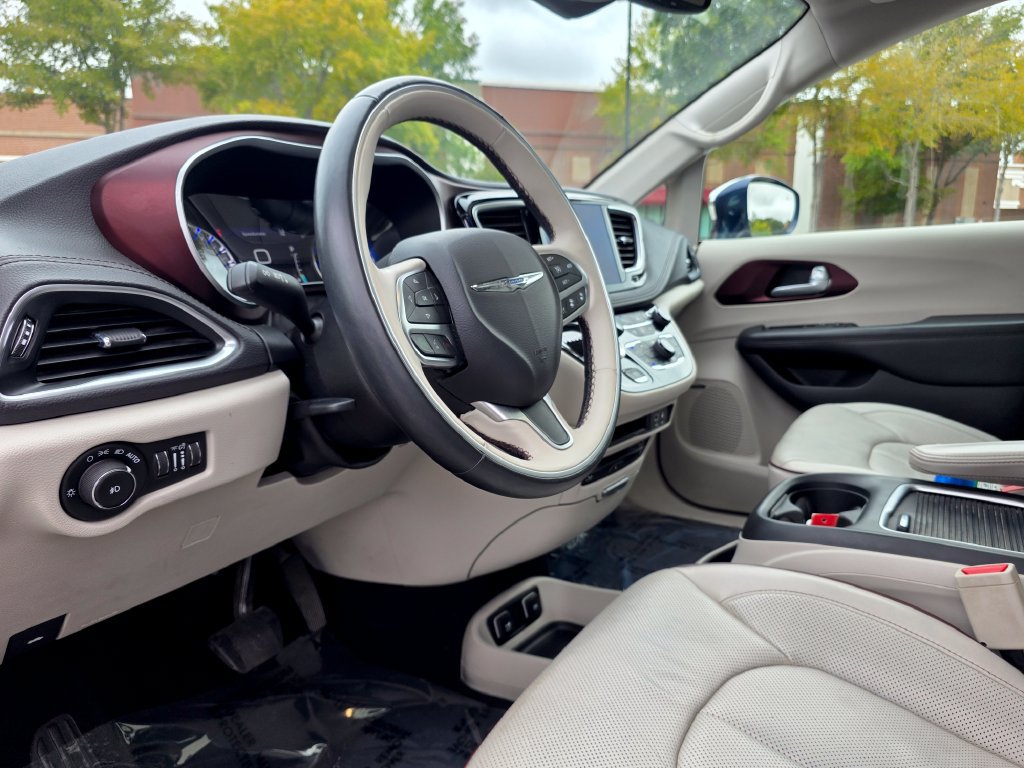 Used 2017 Chrysler Pacifica Limited FWD image 15