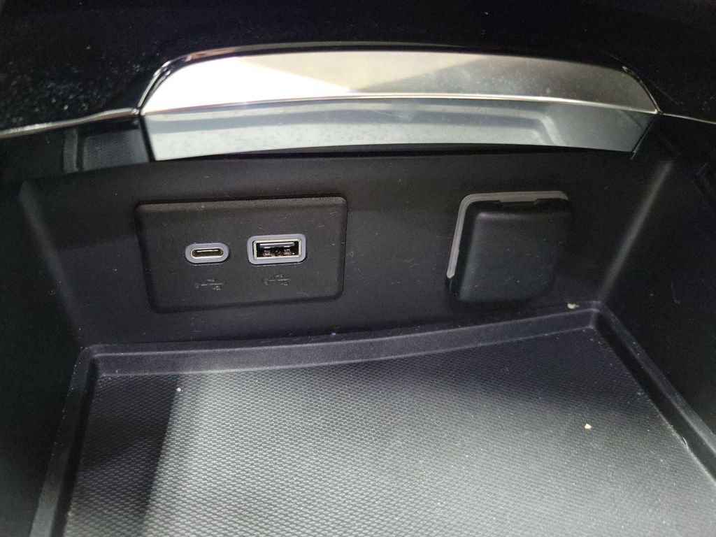 Used 2022 Buick Envision Essence w/ Safety Package image 40