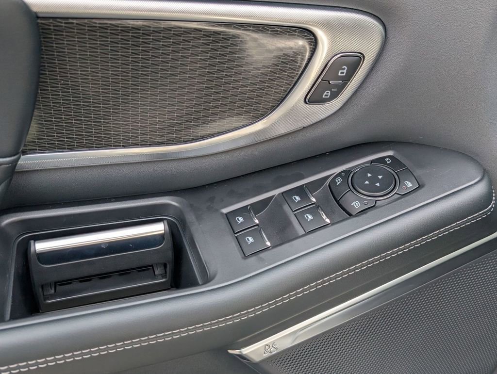 New 2025 Ford Expedition Platinum w/ Stealth Performance Package image 30