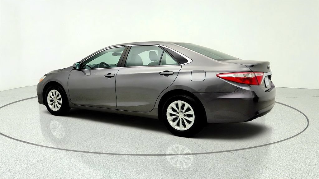 Used 2015 Toyota Camry LE FWD image 7