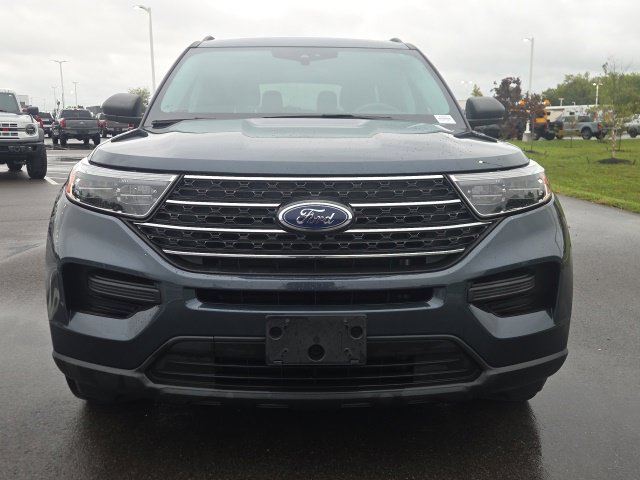 Used 2023 Ford Explorer XLT AWD/4WD image 3