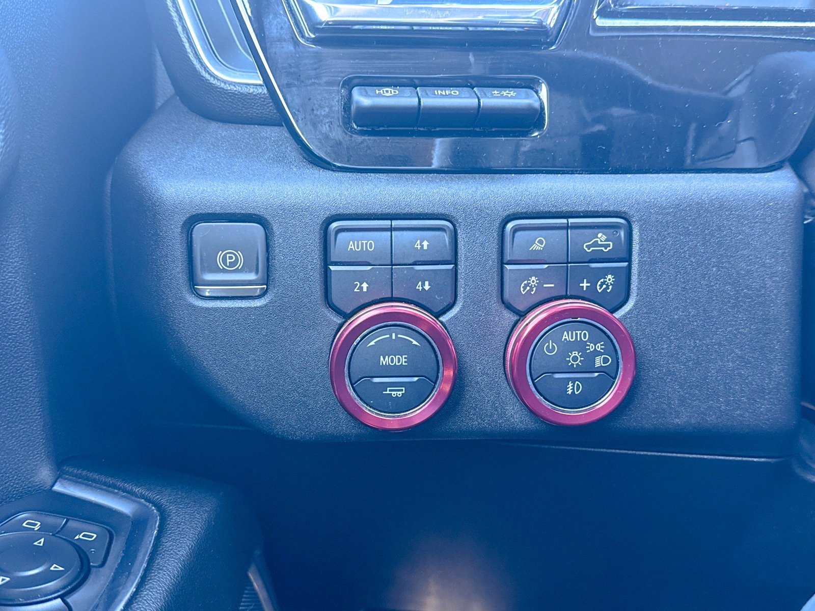 Certified 2024 Chevrolet Silverado 1500 LTZ image 38