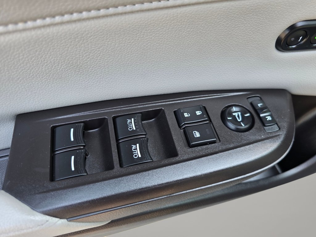 Used 2018 Acura ILX w/ Premium Package FWD image 34
