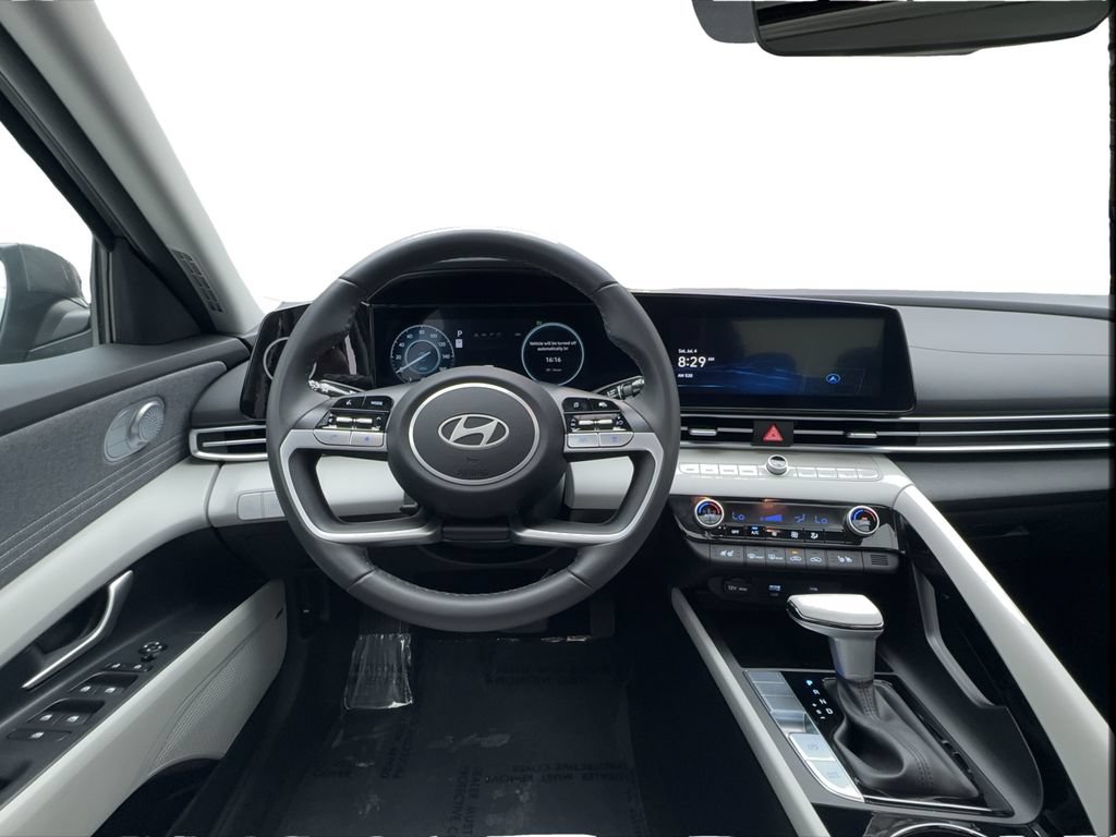 Used 2025 Hyundai Elantra Limited FWD image 19