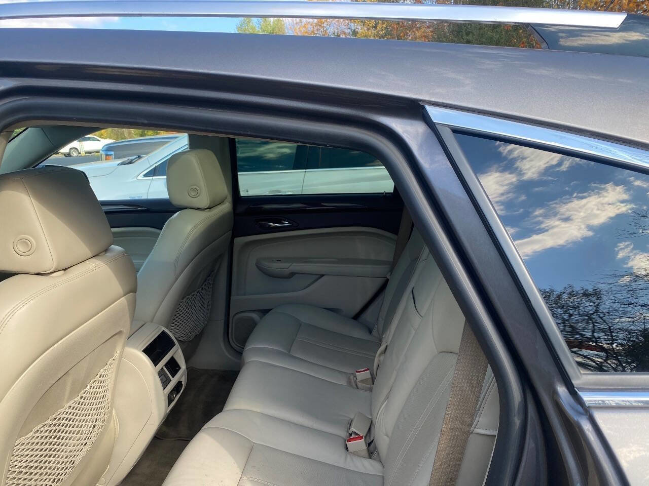 Used 2011 Cadillac SRX Luxury image 15