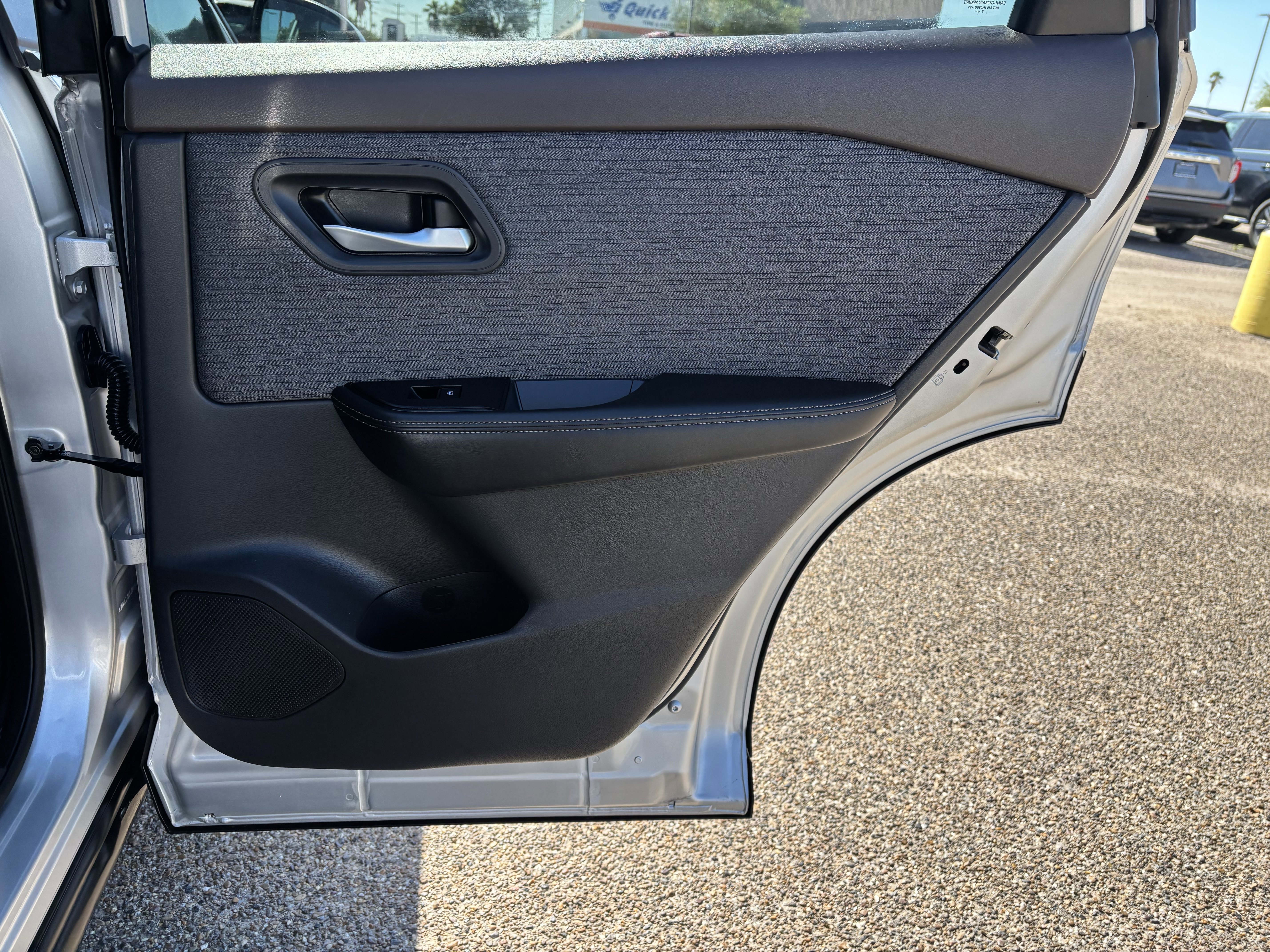 Used 2023 Nissan Rogue SV image 17