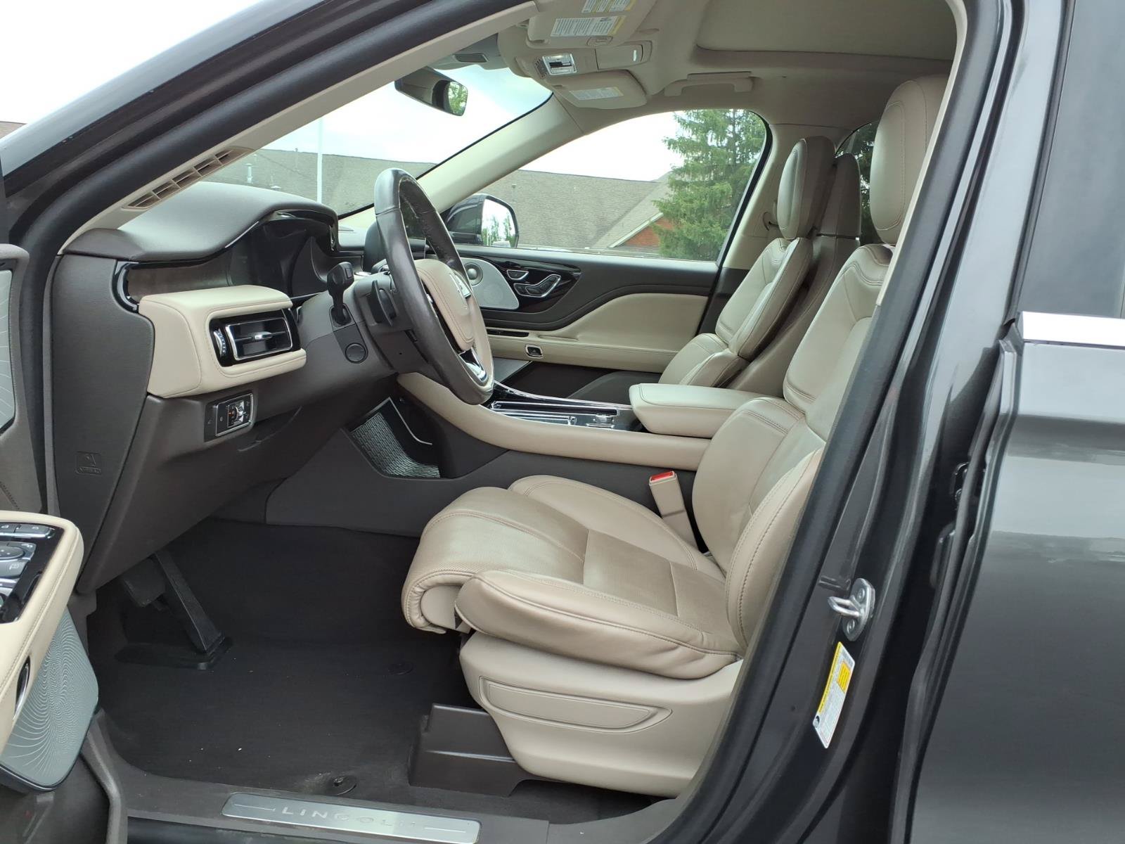 Used 2020 Lincoln Aviator Reserve w/ Equipment Group 201A AWD/4WD image 13