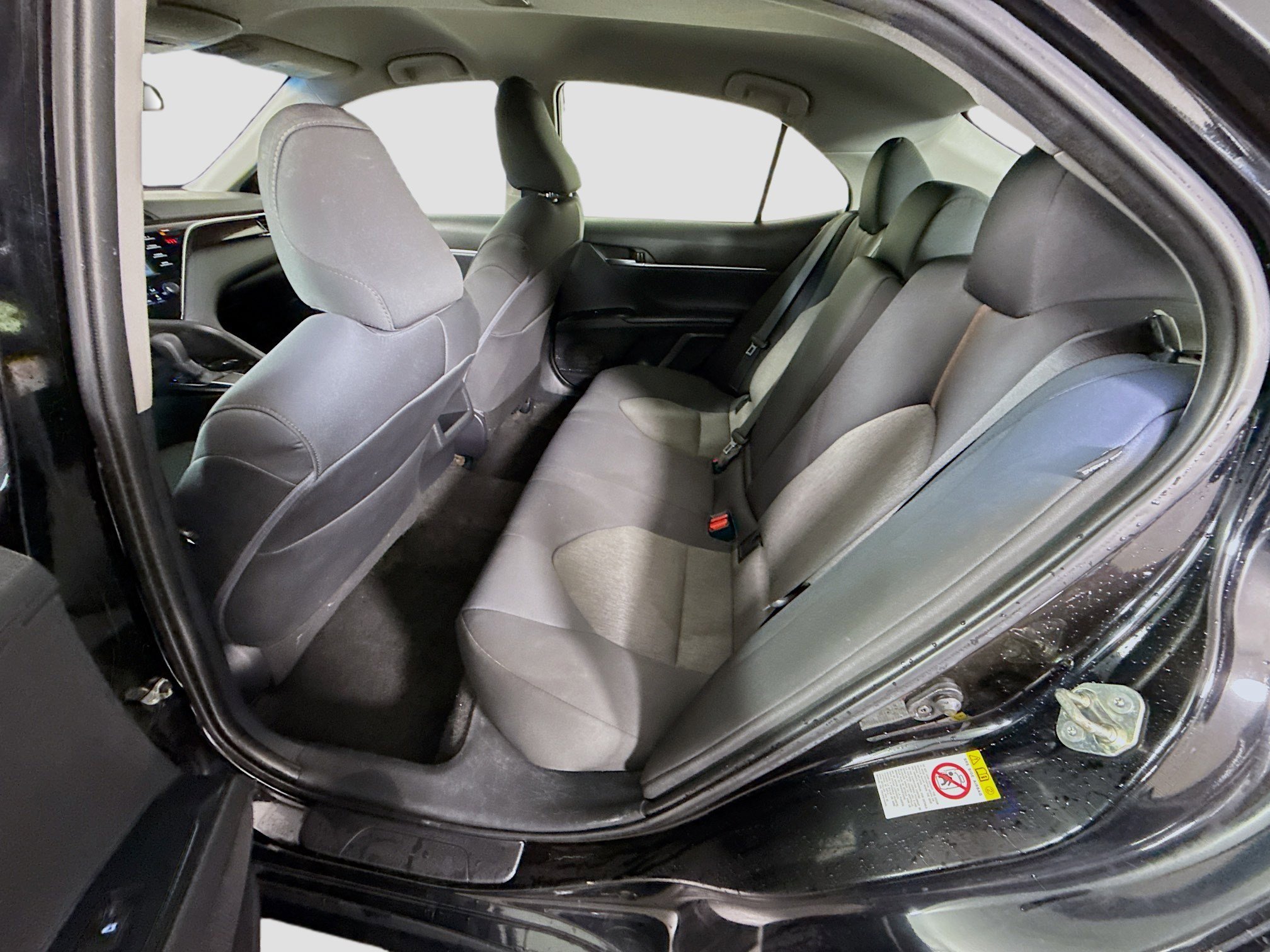 Used 2018 Toyota Camry LE image 24