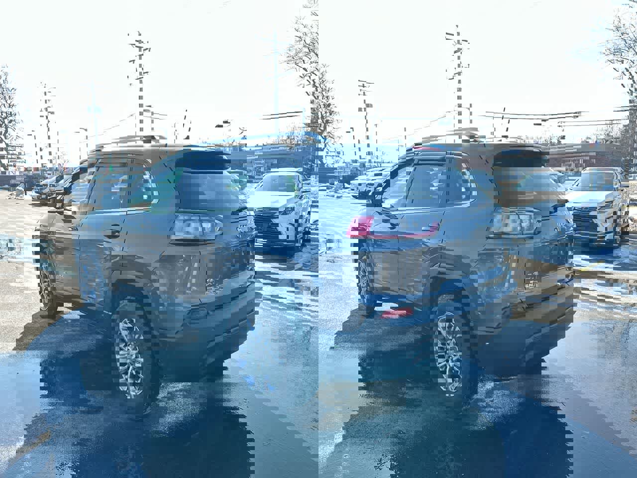 Used 2019 Jeep Cherokee Latitude Plus w/ Cold Weather Group image 11