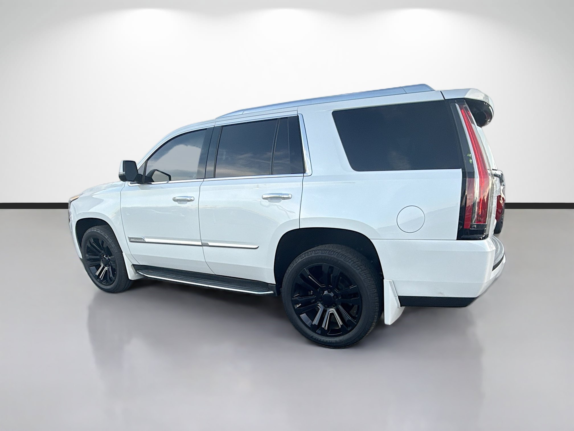 Used 2016 Cadillac Escalade Luxury RWD image 5