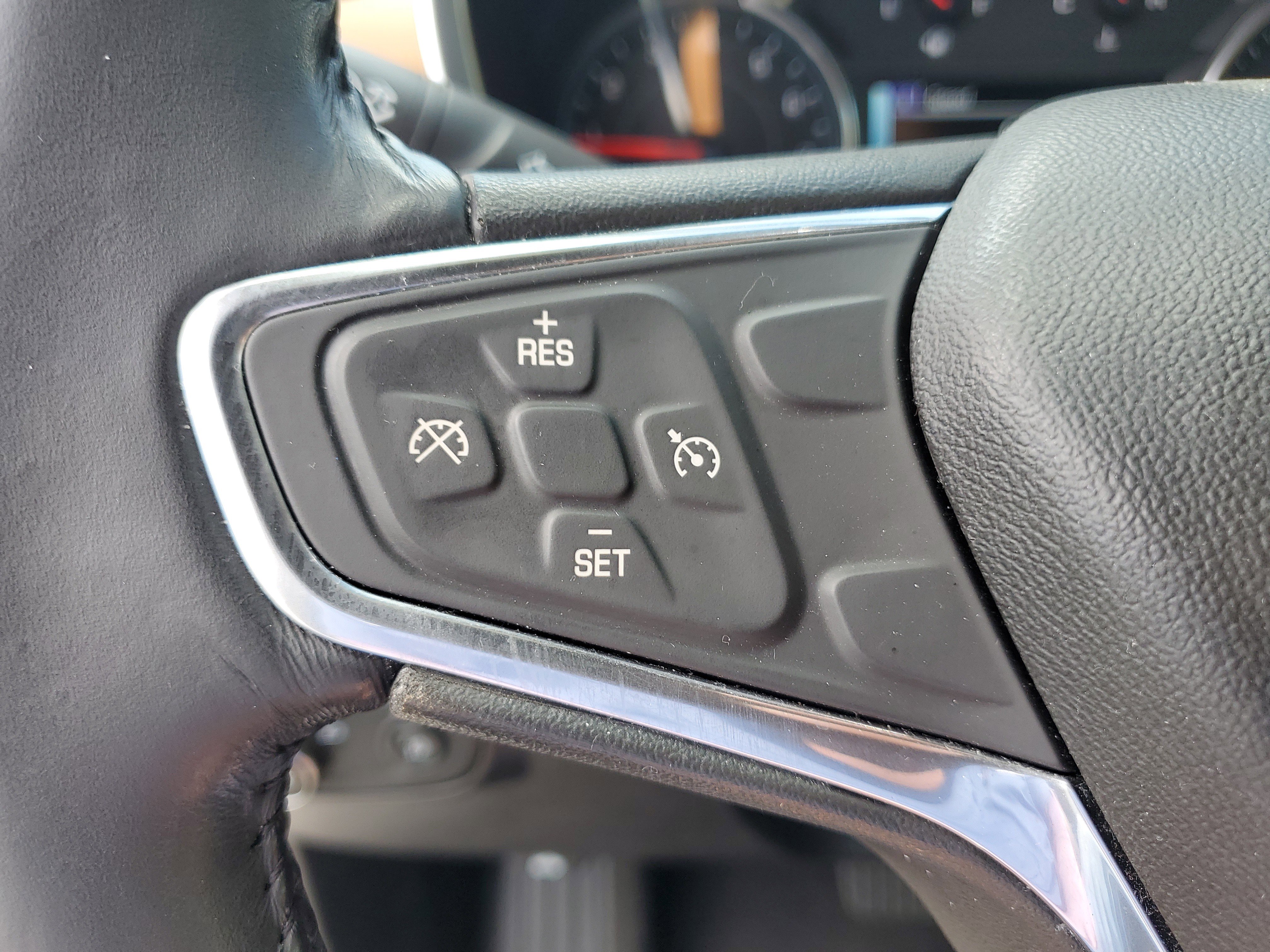 Used 2018 Chevrolet Equinox Premier FWD image 20