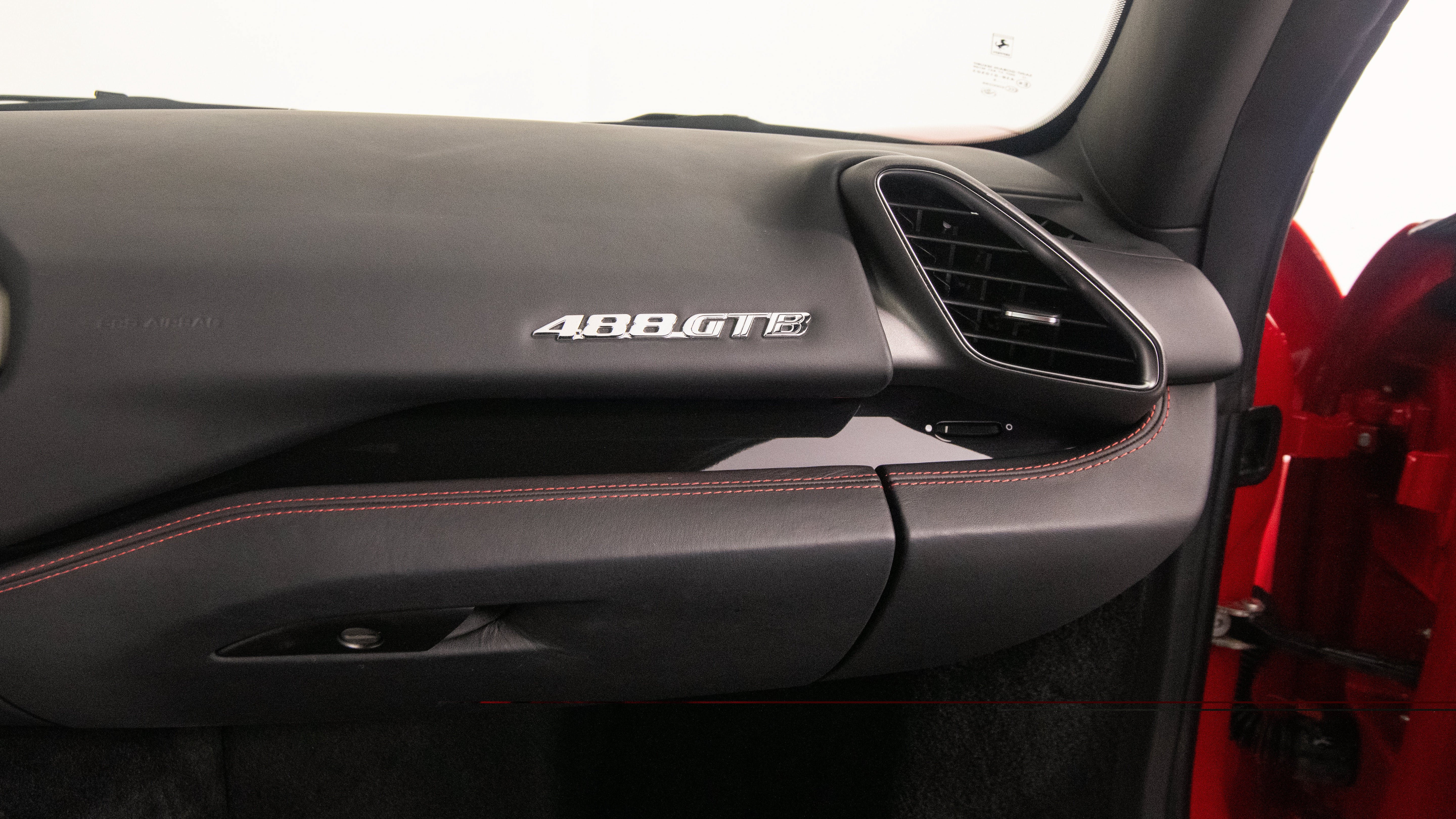 Certified 2018 Ferrari 488 GTB RWD image 40