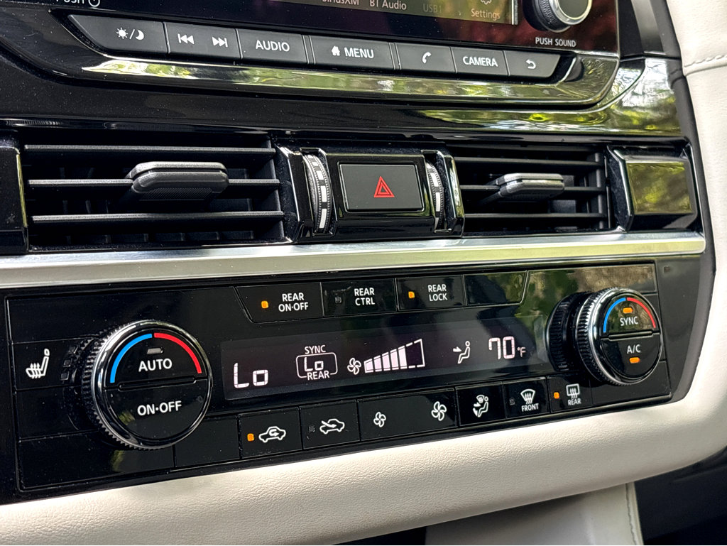 Used 2022 Nissan Pathfinder SV w/ SV Premium Package image 5