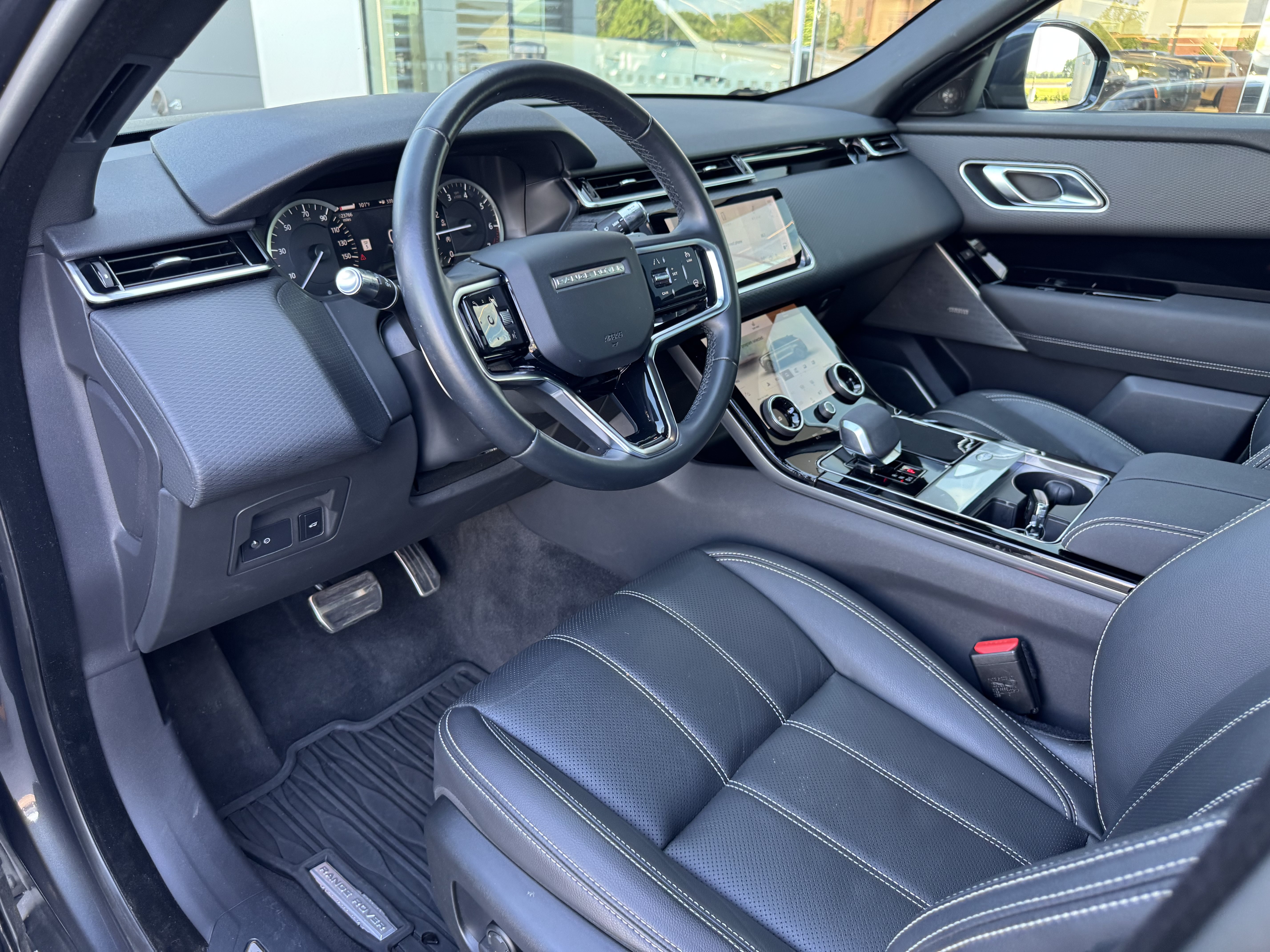 Certified 2022 Land Rover Range Rover Velar R-Dynamic S AWD/4WD image 12
