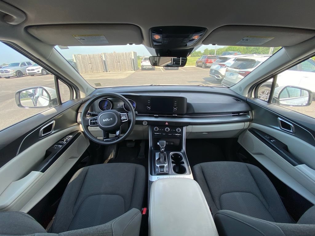 Used 2022 Kia Carnival LX FWD image 10