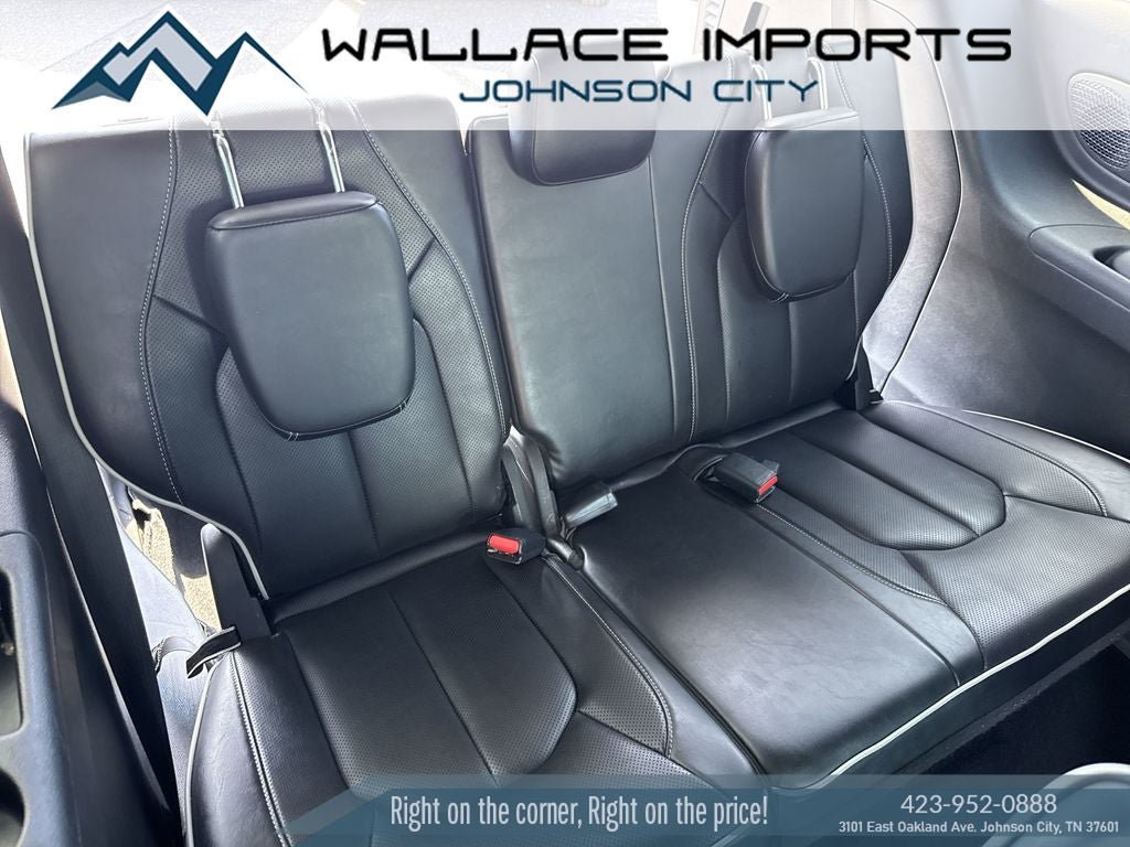 Used 2025 Chrysler Pacifica Limited FWD image 42