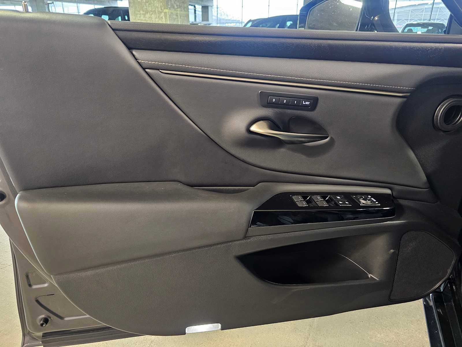 Used 2023 Lexus ES 250 w/ Premium Package image 29