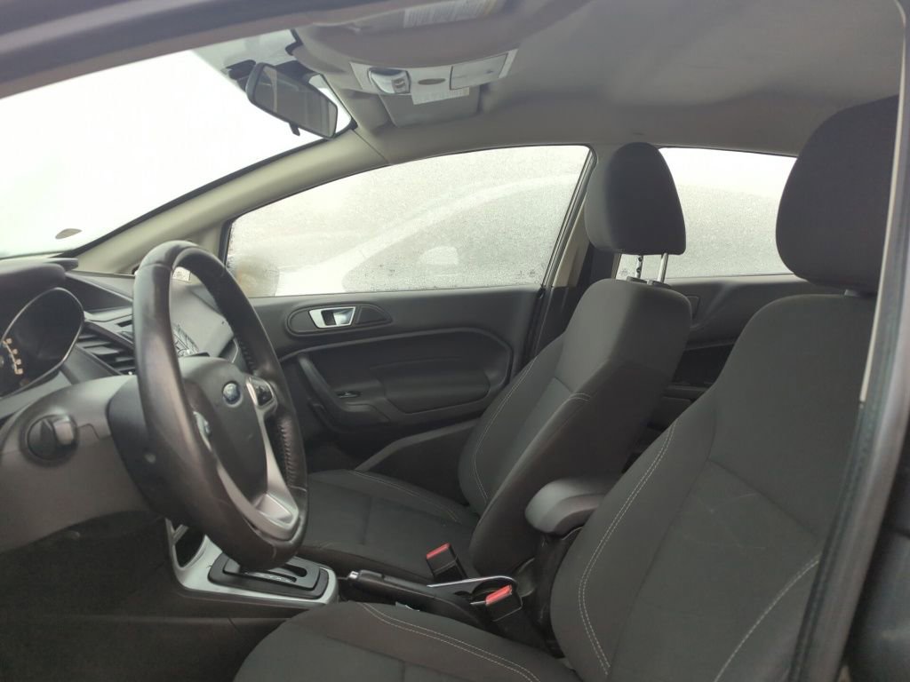 Used 2015 Ford Fiesta SE image 6
