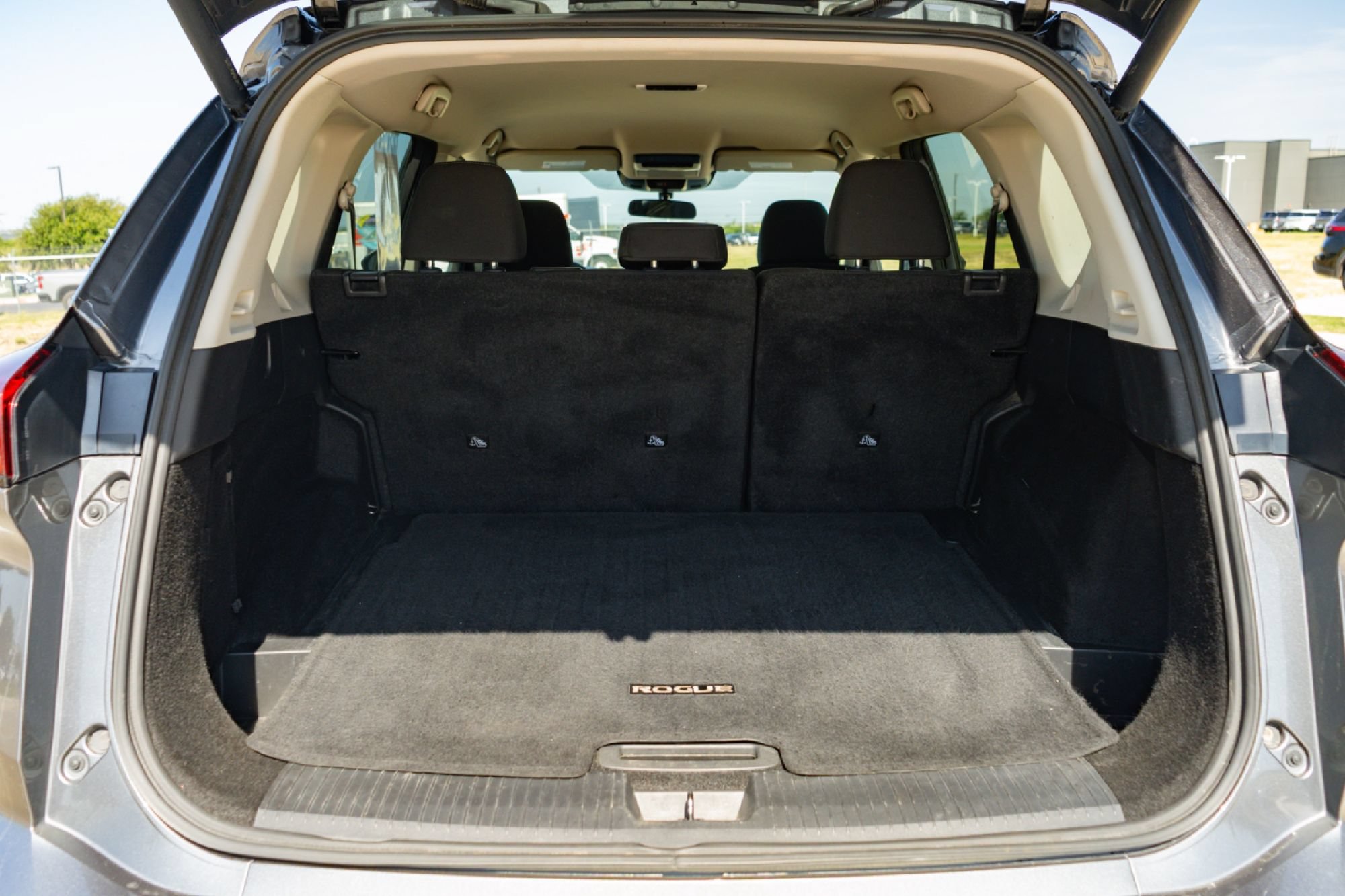Used 2024 Nissan Rogue SV FWD image 25