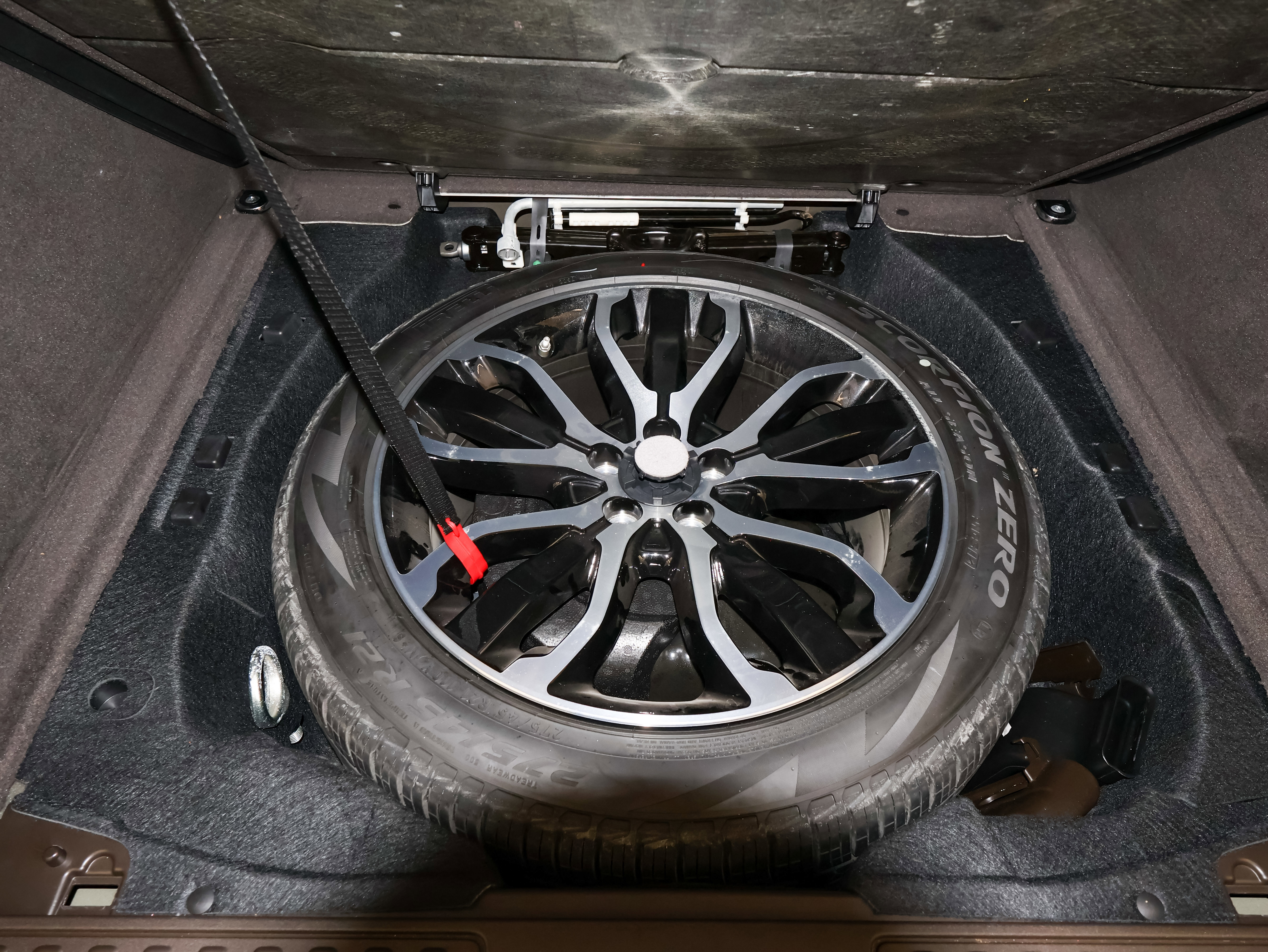 Used 2020 Land Rover Range Rover Sport HSE image 14