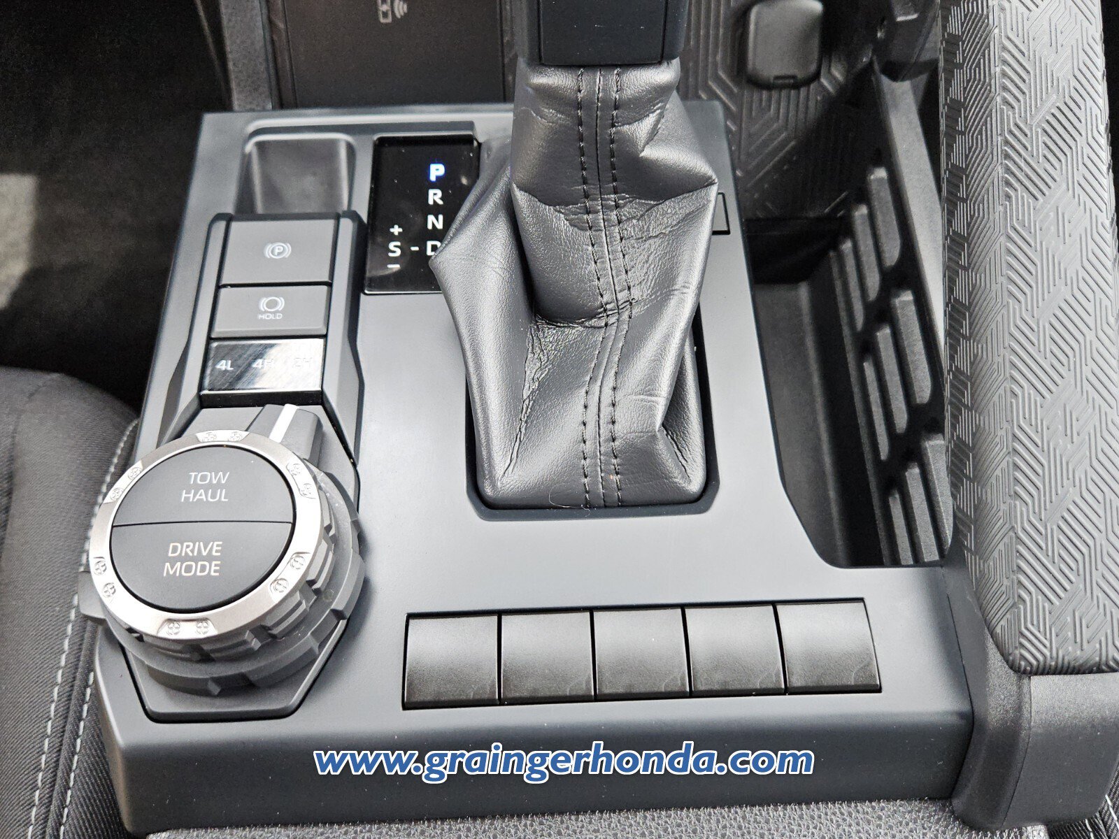 Used 2025 Toyota Tacoma TRD Sport w/ TRD Sport Upgrade Package AWD/4WD image 18