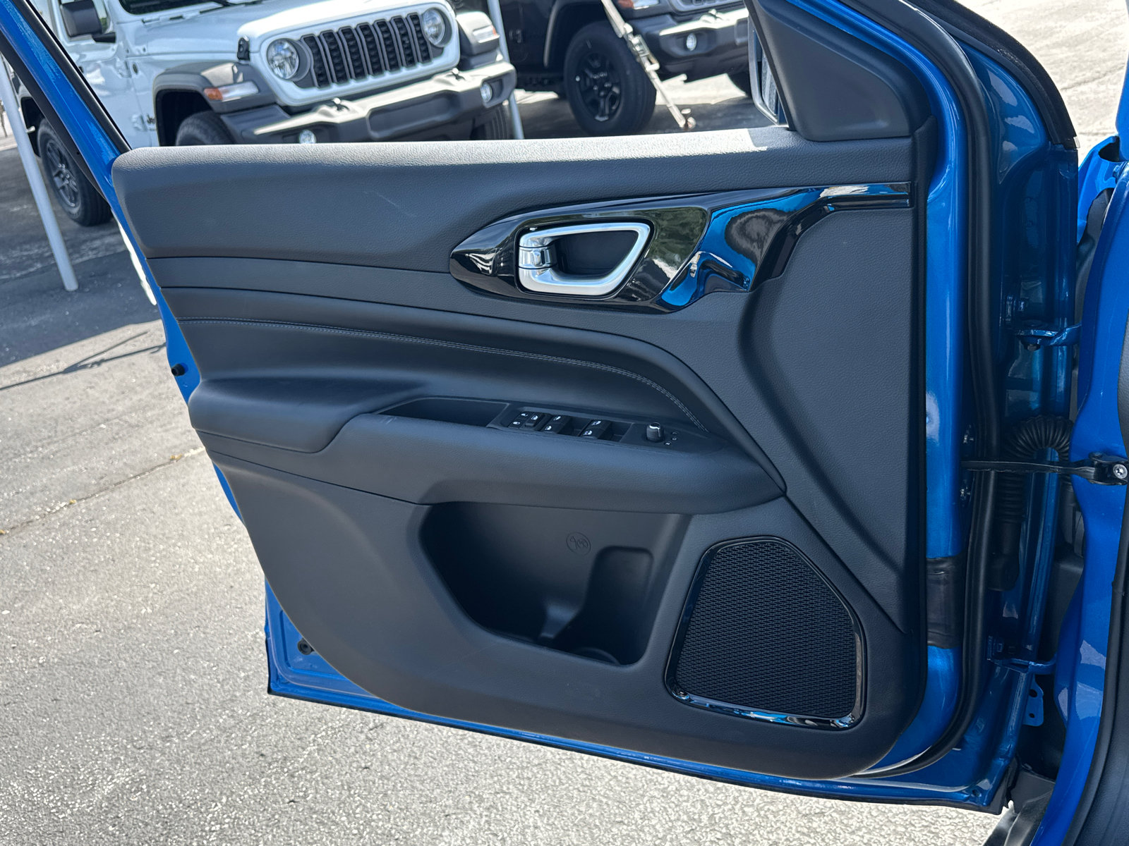 New 2026 Jeep Compass Latitude AWD/4WD image 16