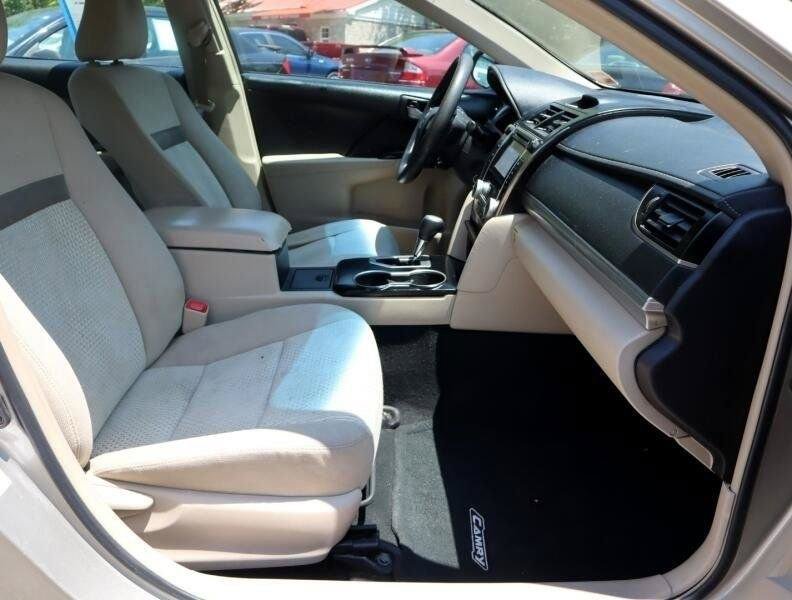 Used 2014 Toyota Camry LE FWD image 14