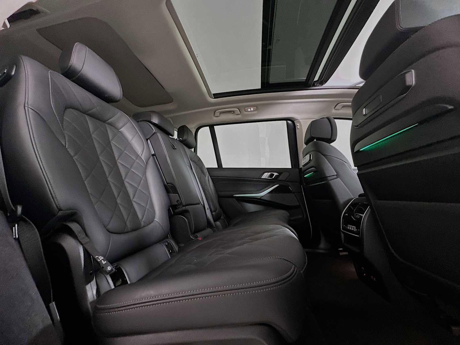 Used 2024 BMW X7 xDrive40i w/ Premium Package image 27