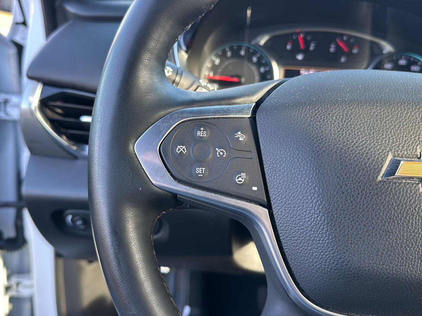 Used 2023 Chevrolet Traverse LT image 18