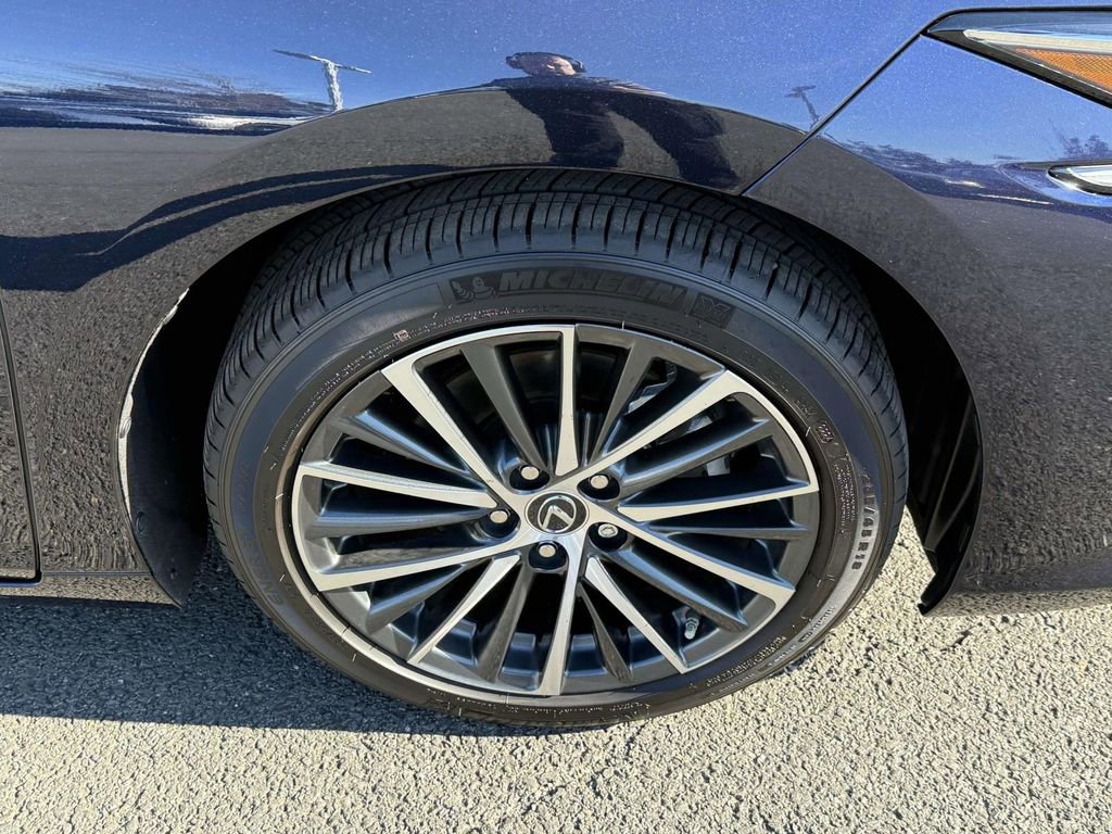 Used 2025 Lexus ES 300h w/ Premium Package image 7