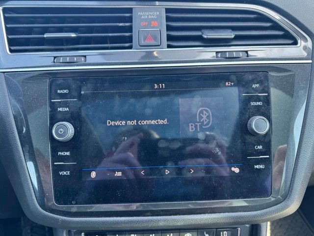 Used 2018 Volkswagen Tiguan SE w/ Panoramic Sunroof Package FWD image 16