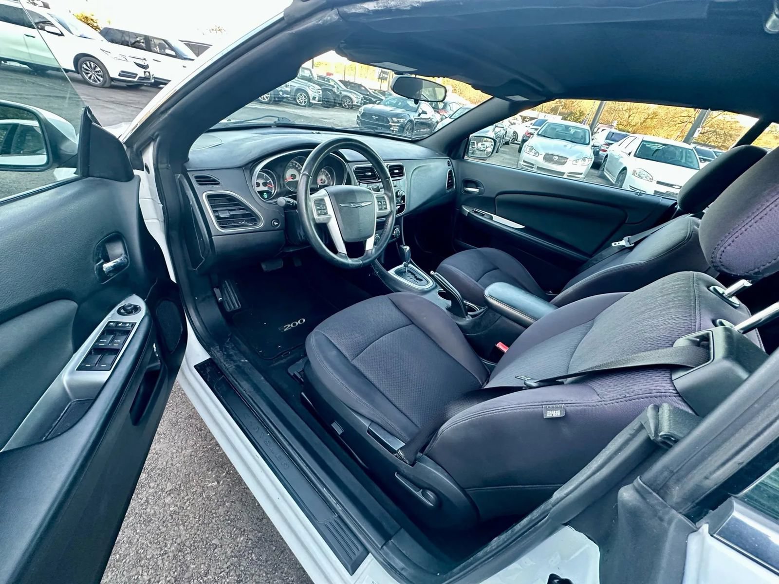 Used 2012 Chrysler 200 Touring FWD image 5