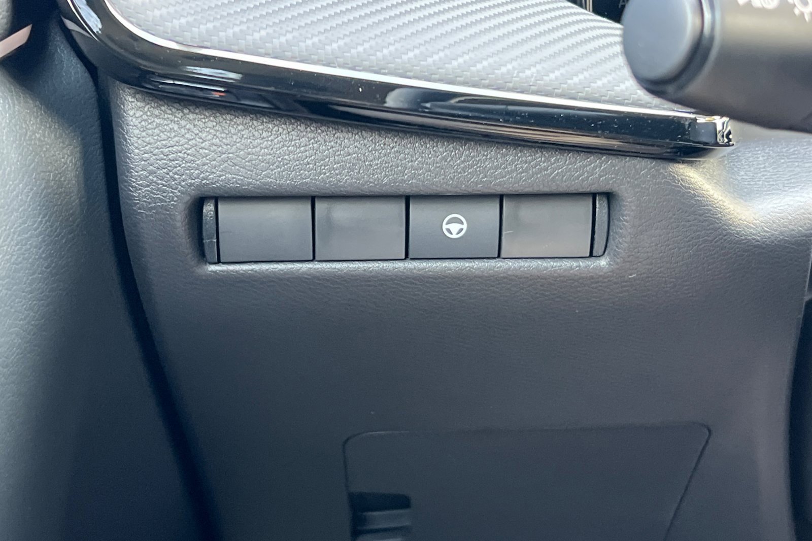 New 2026 Nissan Kicks SR w/ Cold Weather Package image 31