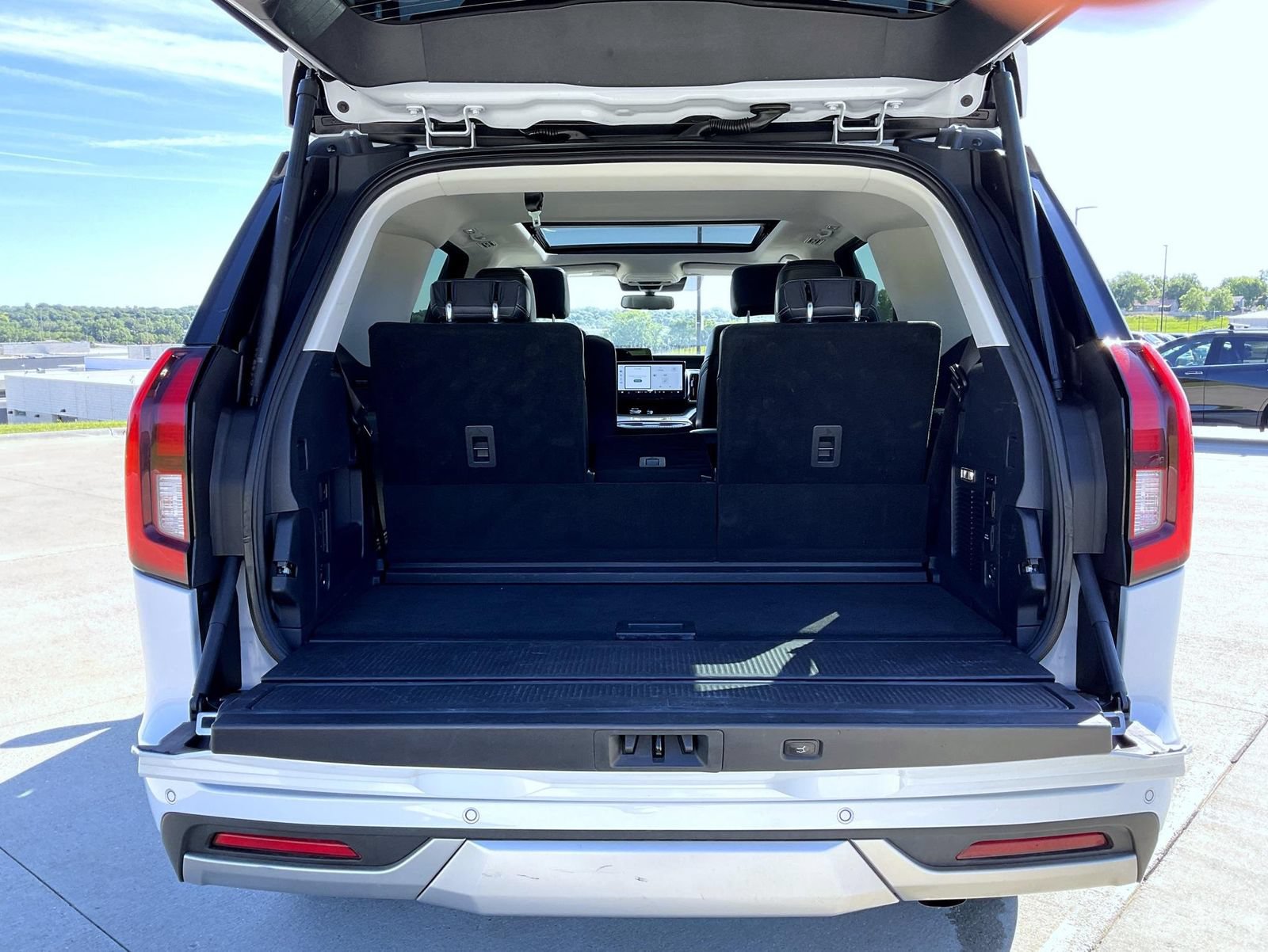 Used 2025 Ford Expedition Platinum AWD/4WD image 9