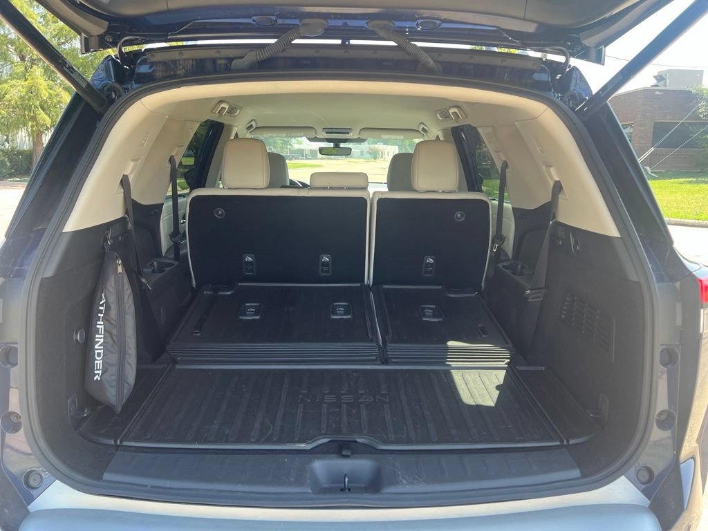 Used 2024 Nissan Pathfinder SL FWD image 12