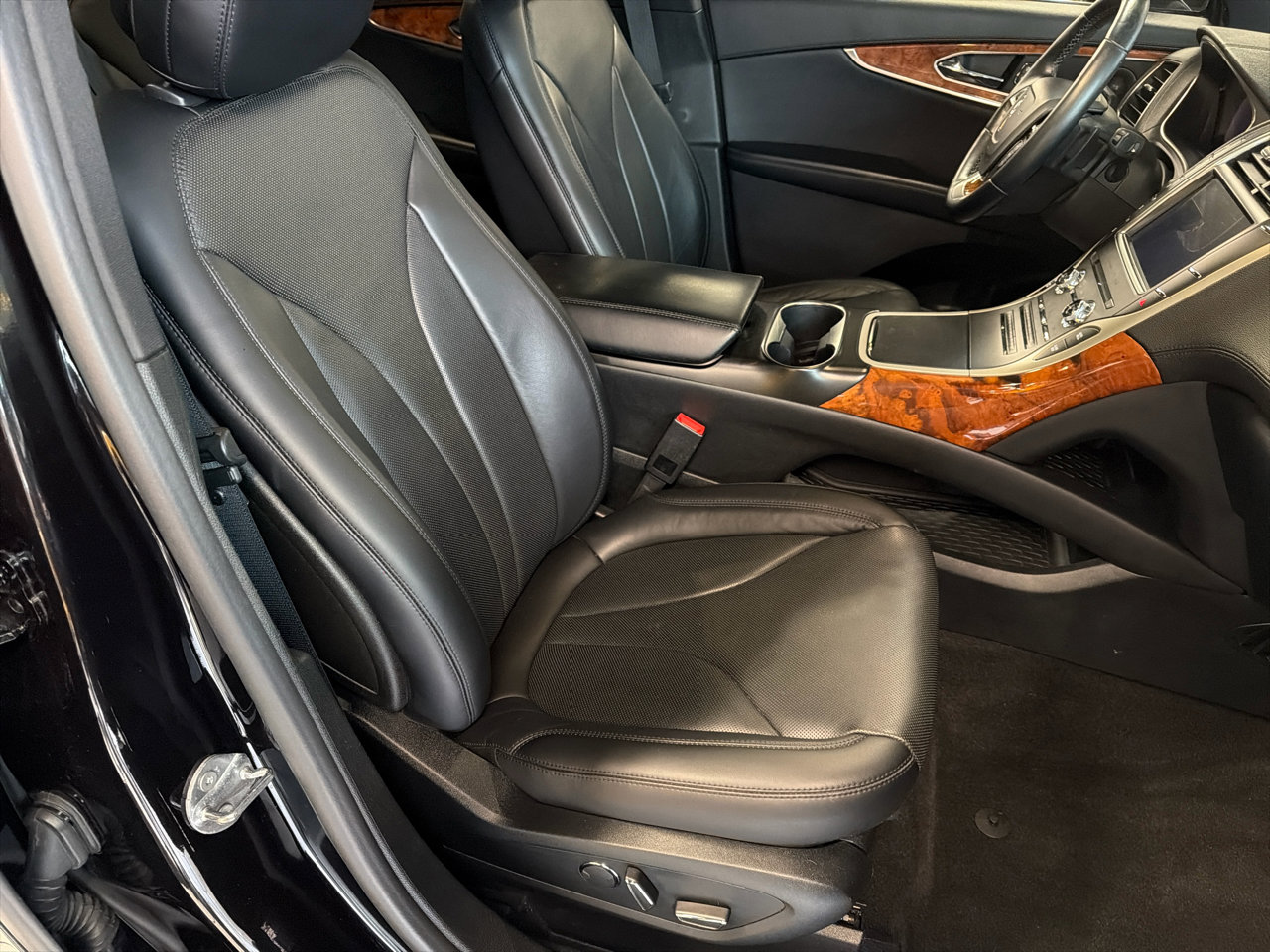 Used 2020 Lincoln Nautilus Reserve image 24