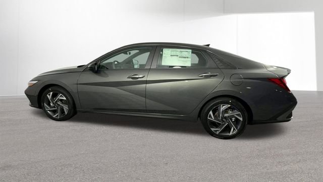 Used 2025 Hyundai Elantra Sport FWD image 5
