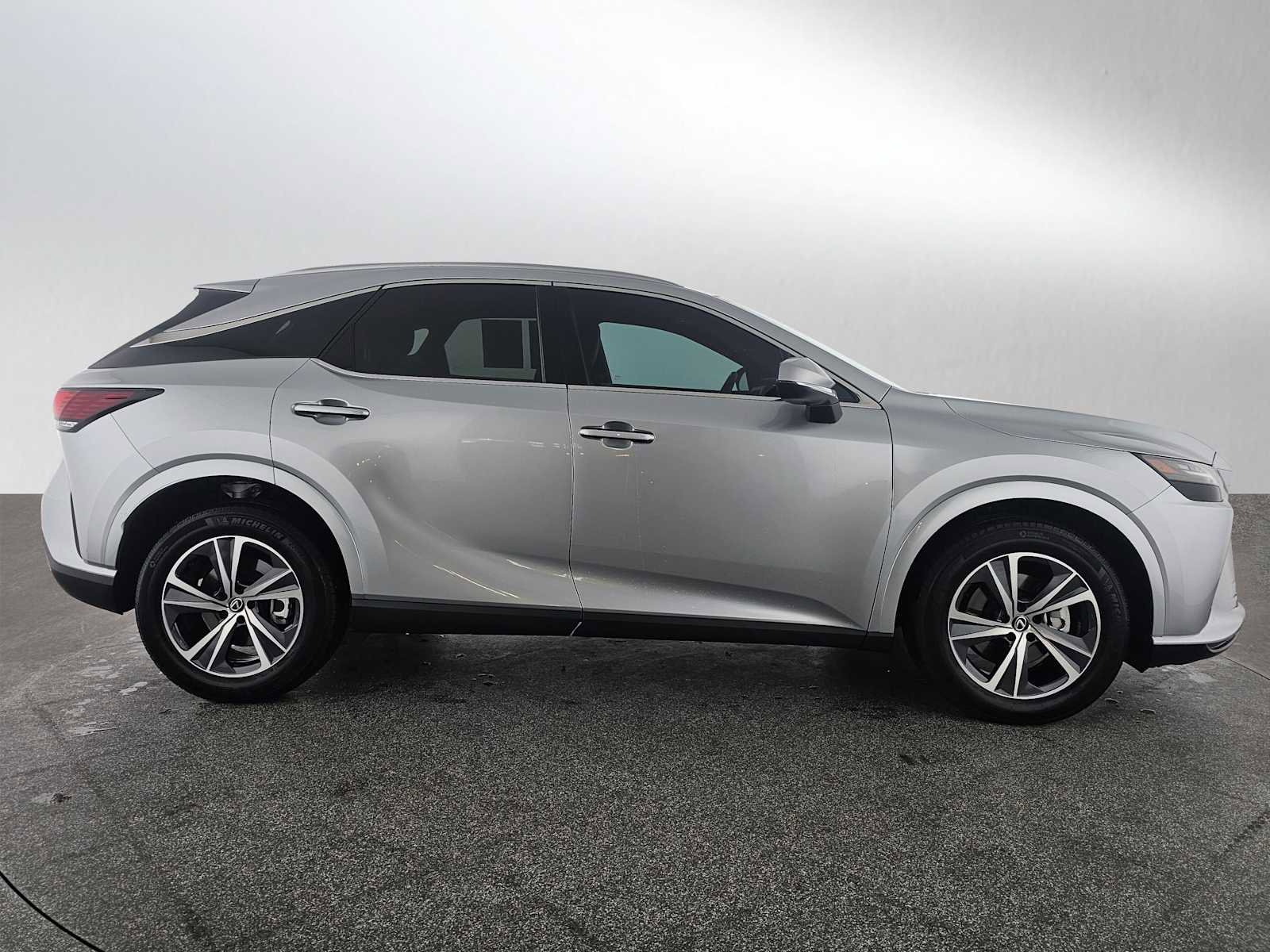 Used 2023 Lexus RX 350 Premium Plus w/ Cold Area Package AWD/4WD image 2