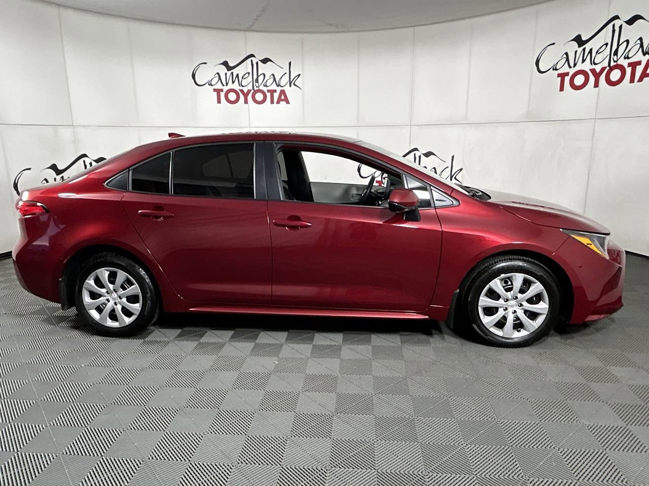 Used 2025 Toyota Corolla LE image 8