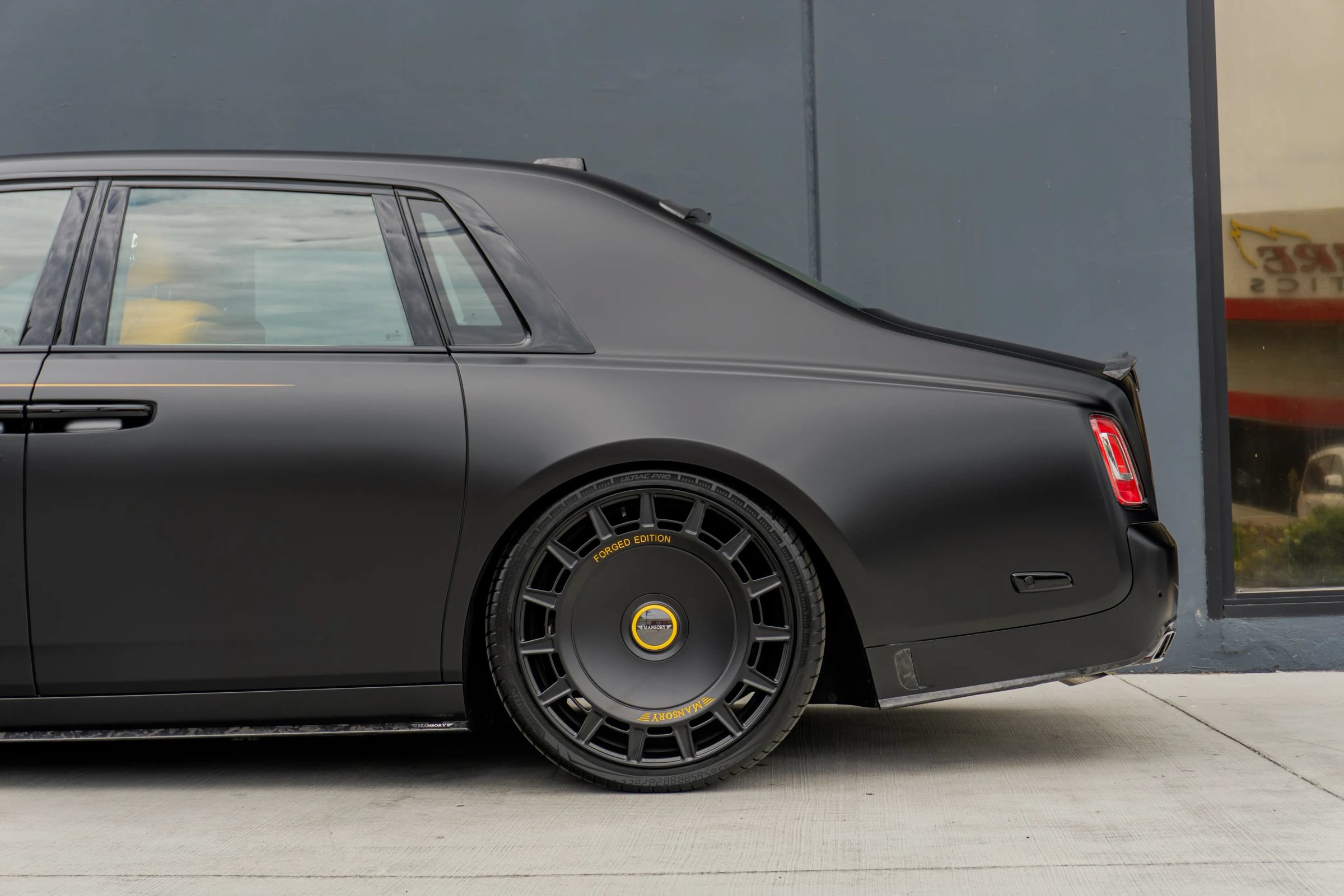 Used 2027 Rolls-Royce Phantom Sedan RWD image 26