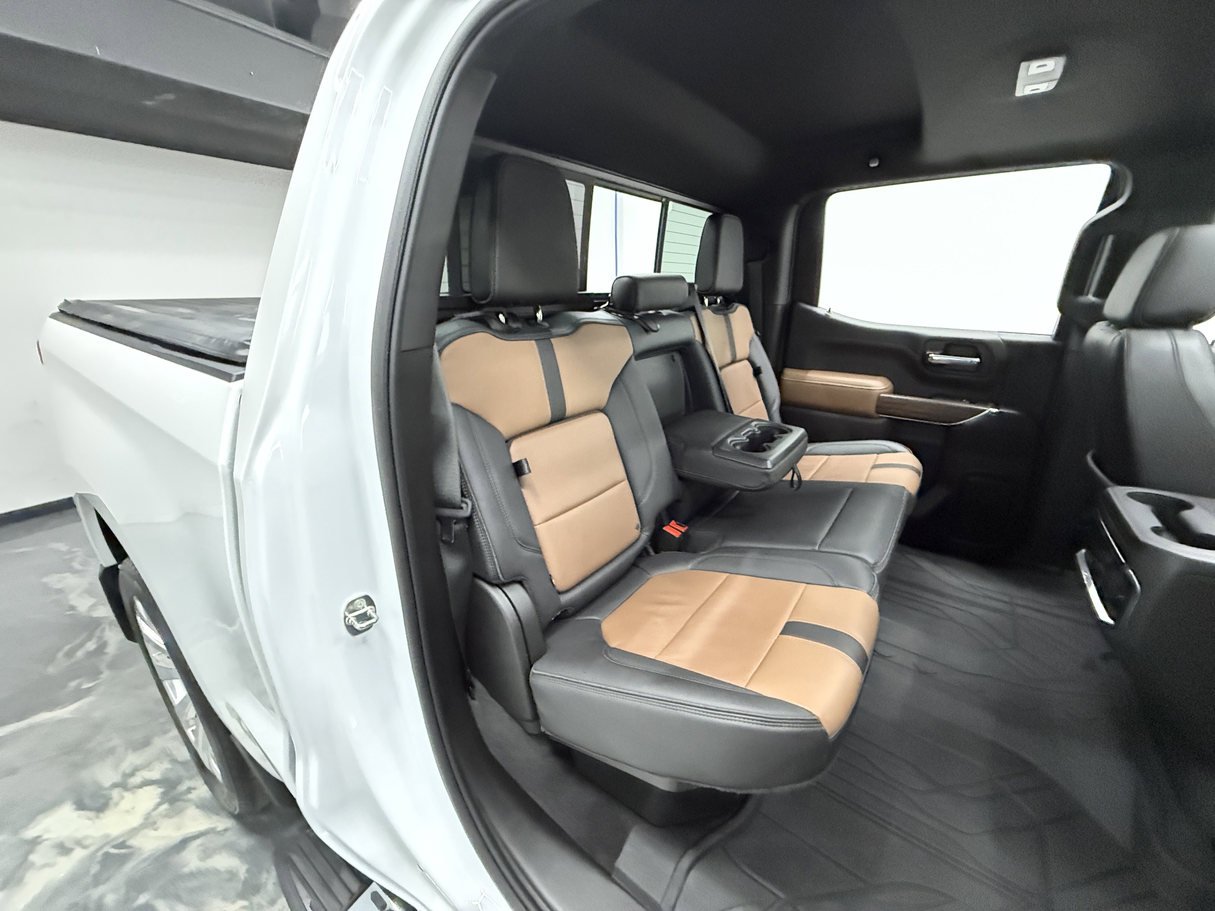 Used 2022 Chevrolet Silverado 1500 High Country w/ Technology Package image 30