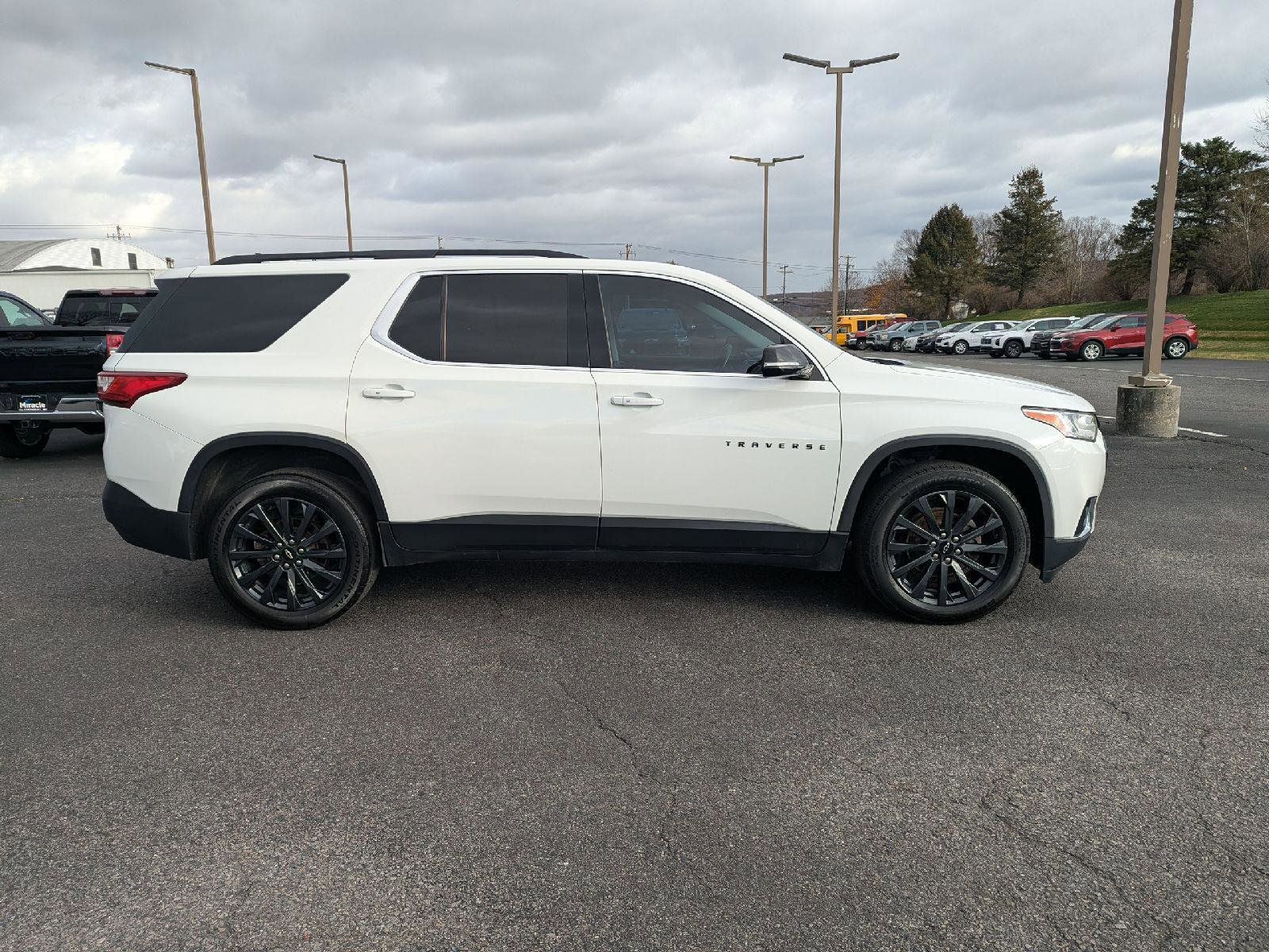Used 2019 Chevrolet Traverse LT w/ LPO, Blackout Package image 9