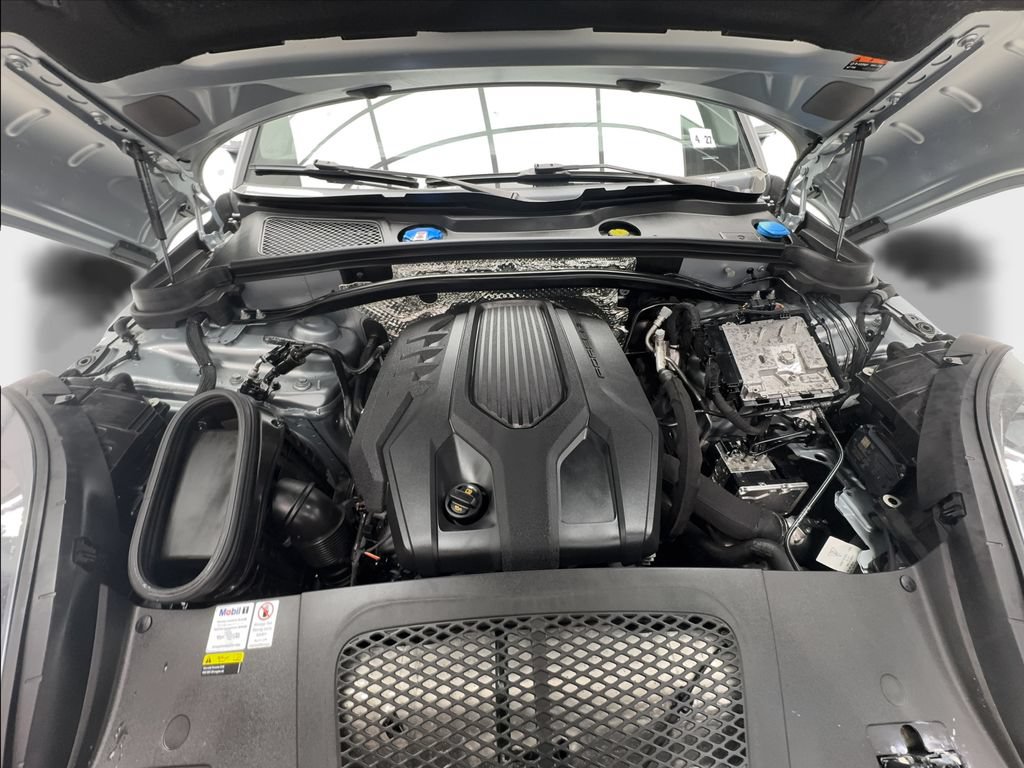 Used 2022 Porsche Macan AWD/4WD image 18