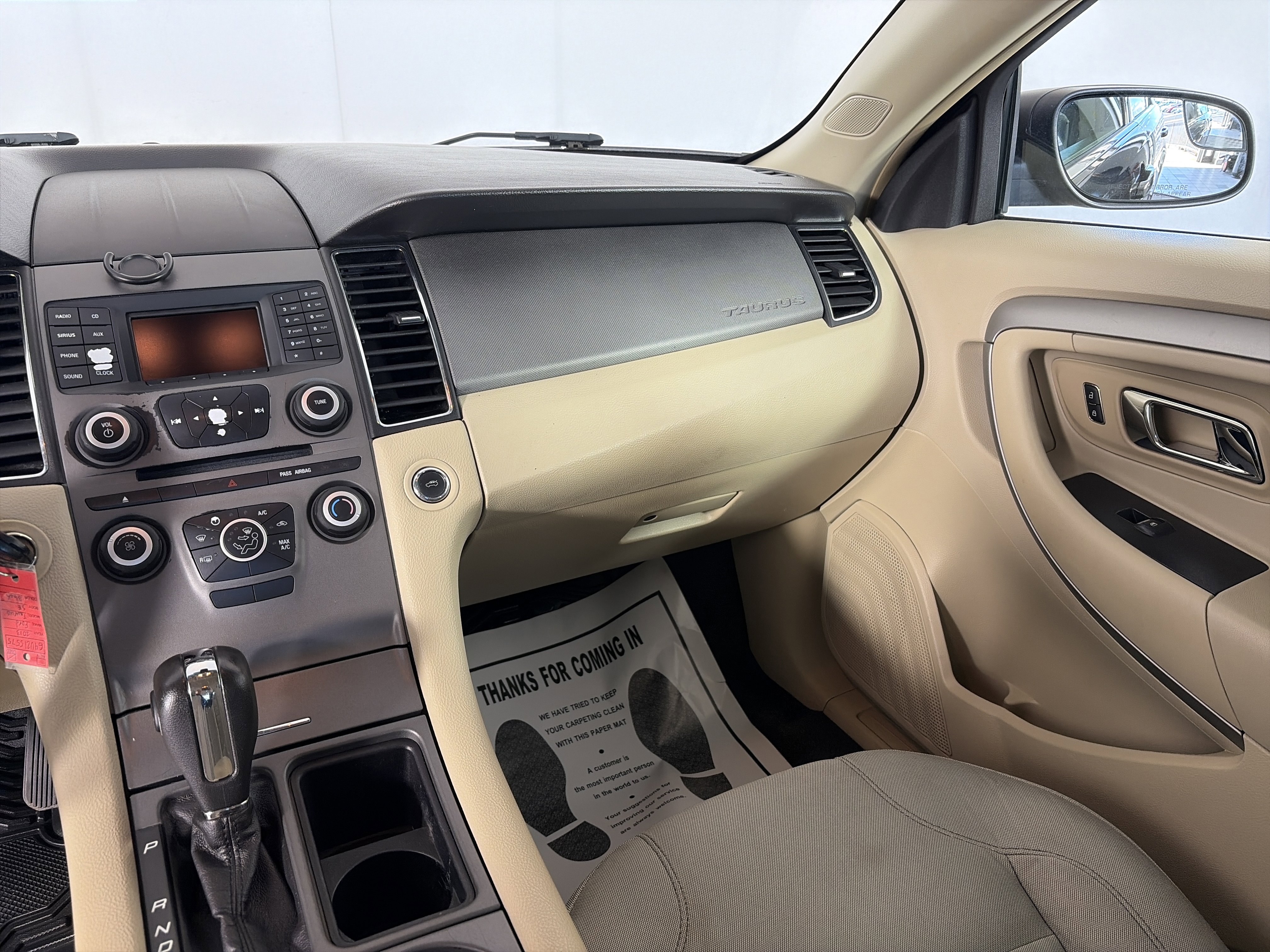 Used 2013 Ford Taurus SE image 4