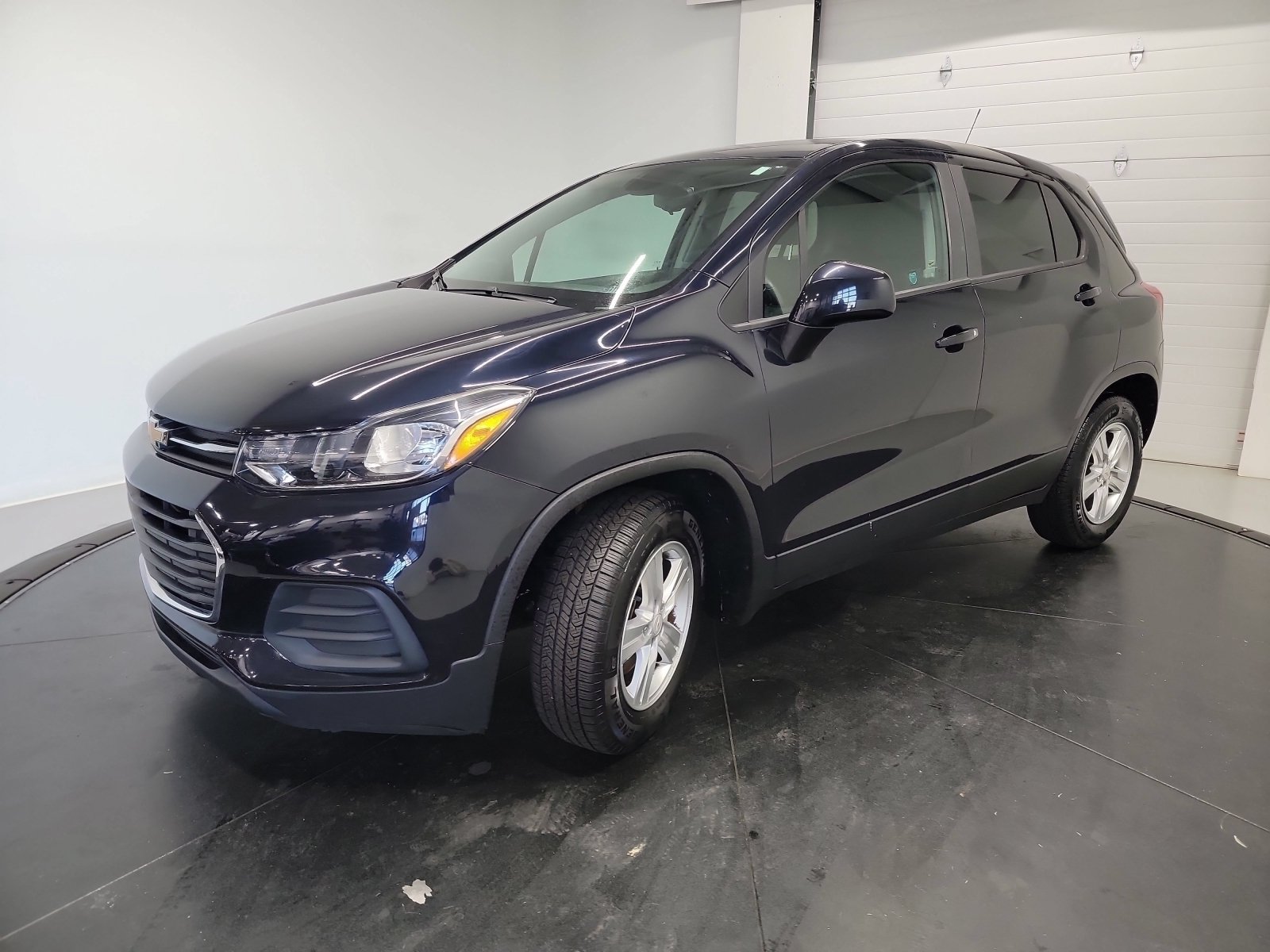 Used 2021 Chevrolet Trax LS w/ Tint and Cruise Package FWD video 3