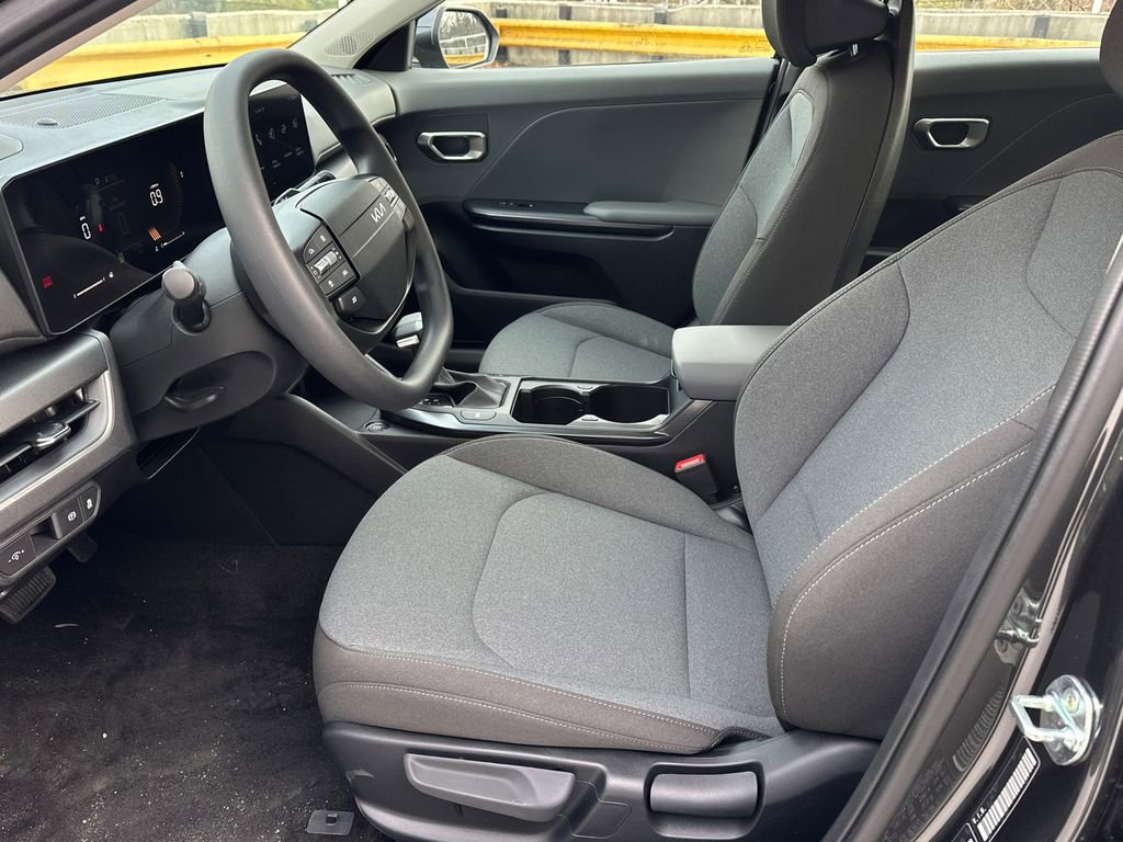 New 2025 Kia K4 LXS image 13
