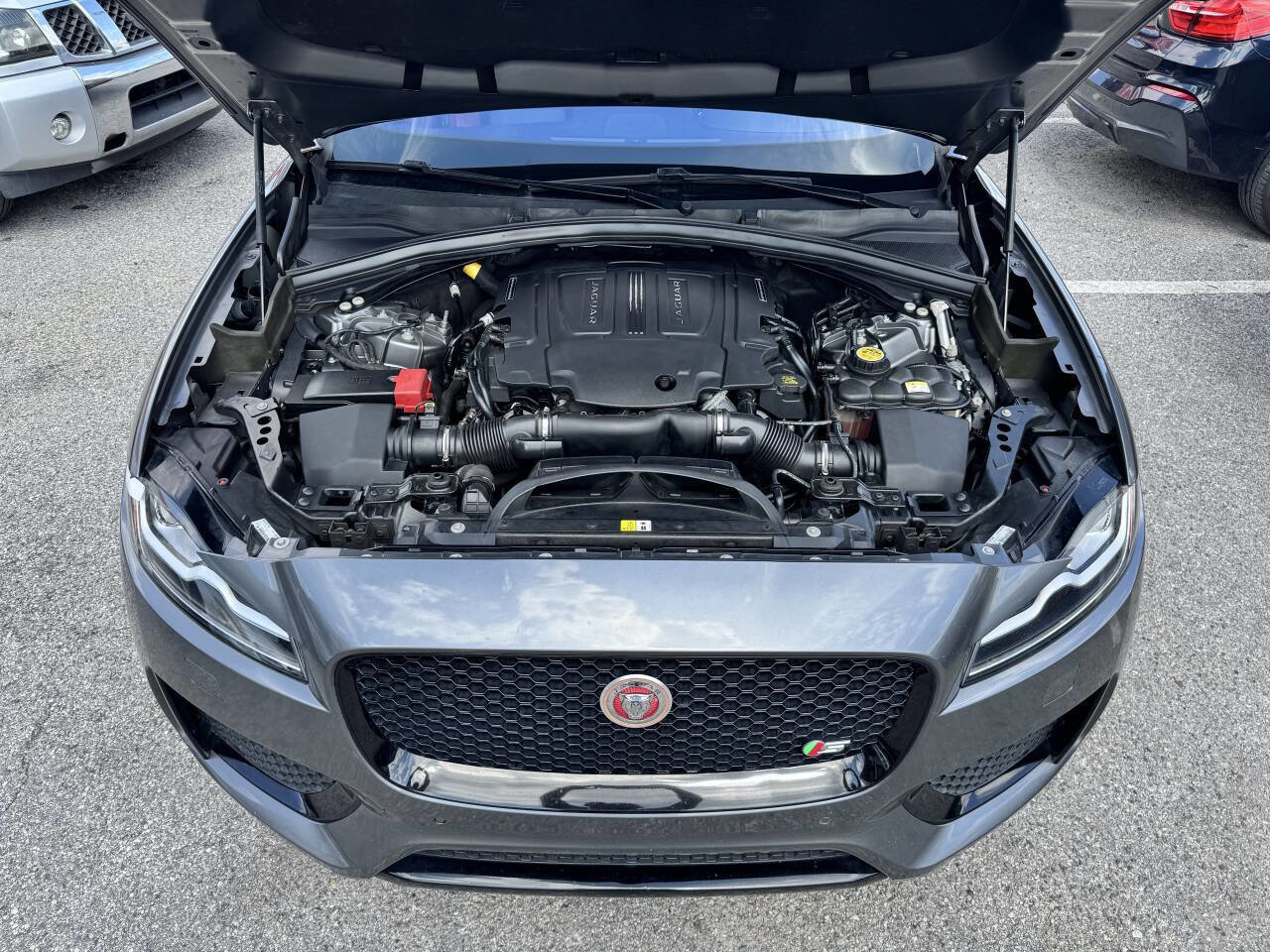 Used 2019 Jaguar F-PACE S image 9