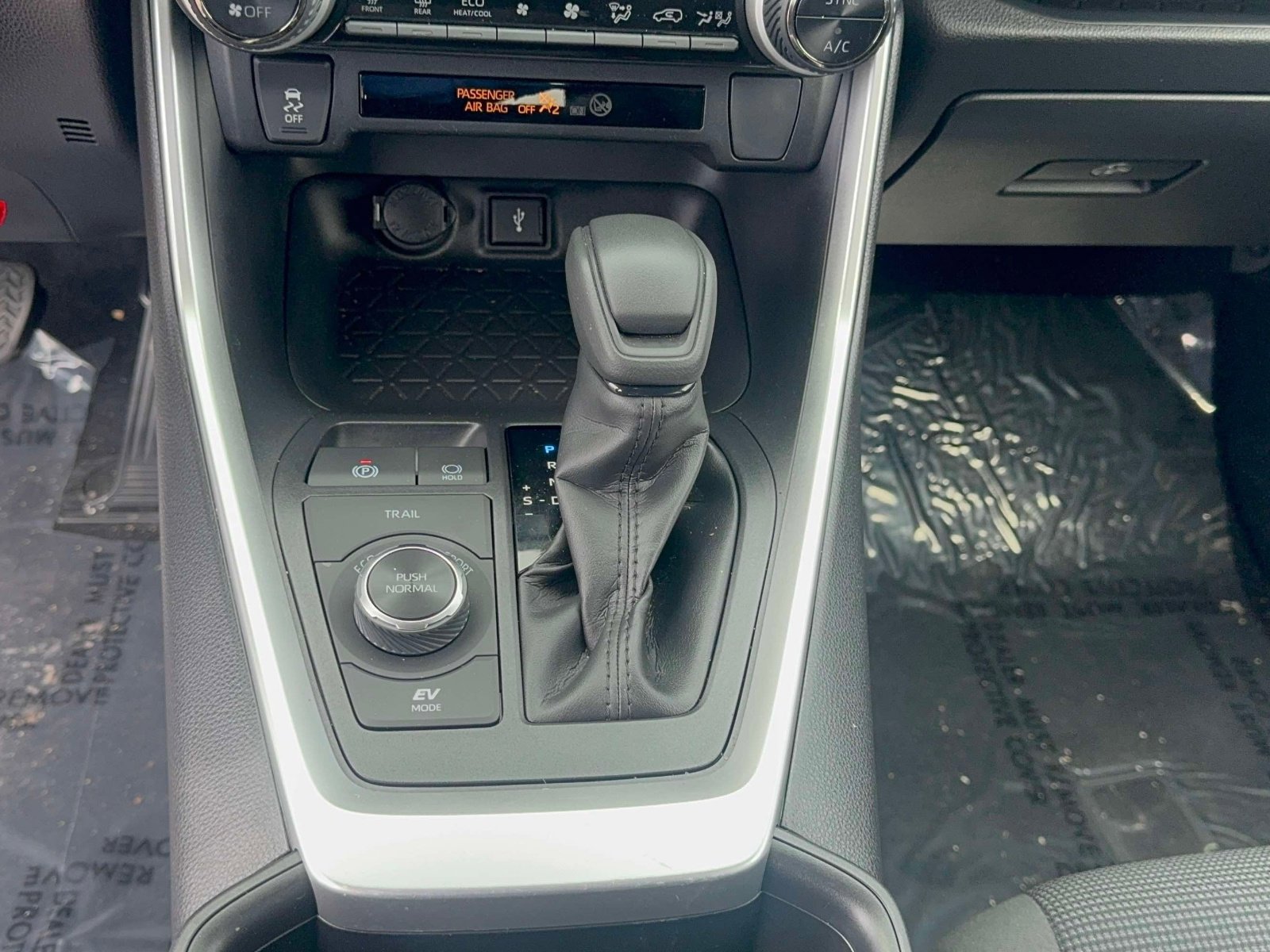 Certified 2022 Toyota RAV4 LE w/ Carpet Mat Package (TMS) image 18