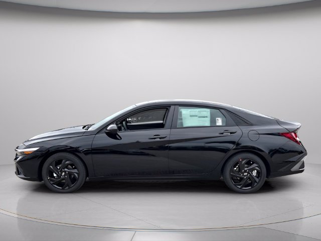 New 2026 Hyundai Elantra SEL Sport FWD image 2